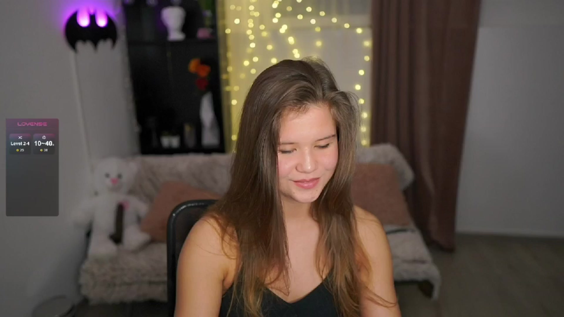 Gallery image thumbnail from Alaina__Fox's myfreecams stream on, 05/04/2024, 12:30 image 5 of 20