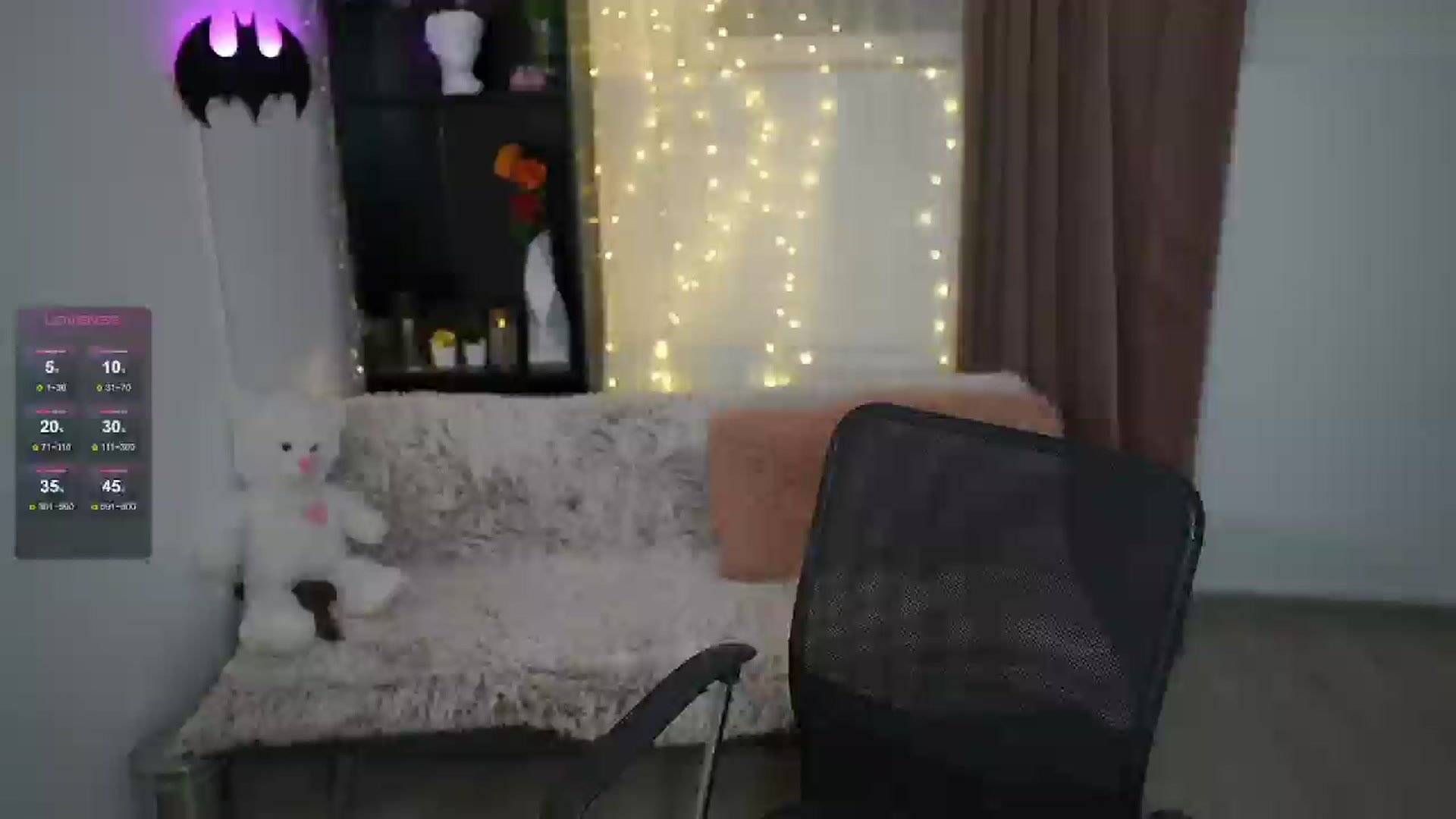 Gallery image thumbnail from Alaina__Fox's myfreecams stream on, 05/07/2024, 18:40 image 6 of 20