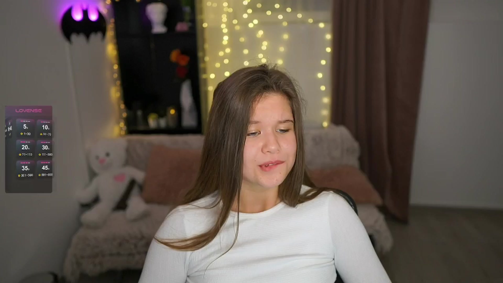 Gallery image thumbnail from Alaina__Fox's myfreecams stream on, 05/08/2024, 12:25 image 2 of 20
