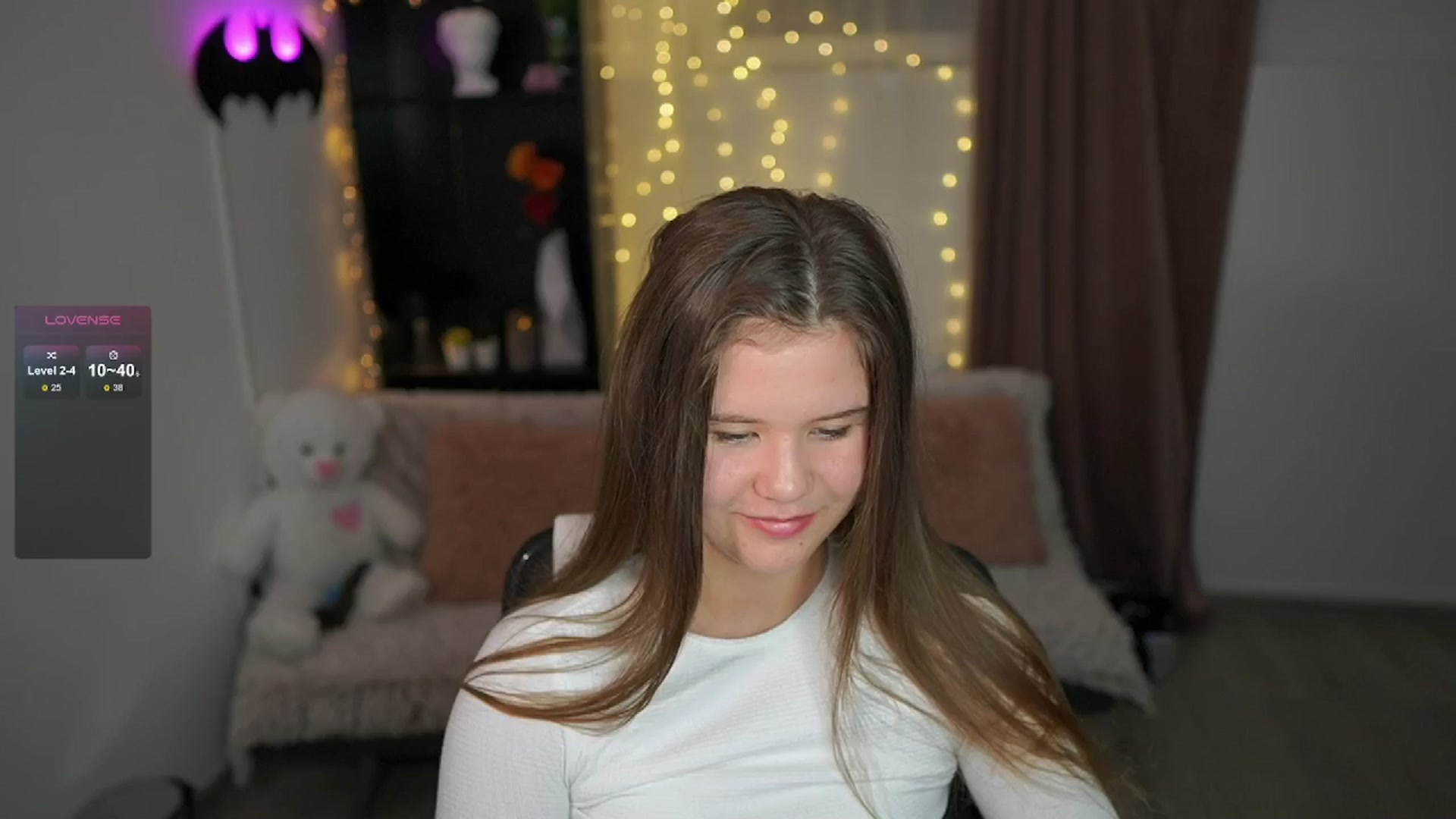 Gallery image thumbnail from Alaina__Fox's myfreecams stream on, 05/08/2024, 19:46 image 12 of 20
