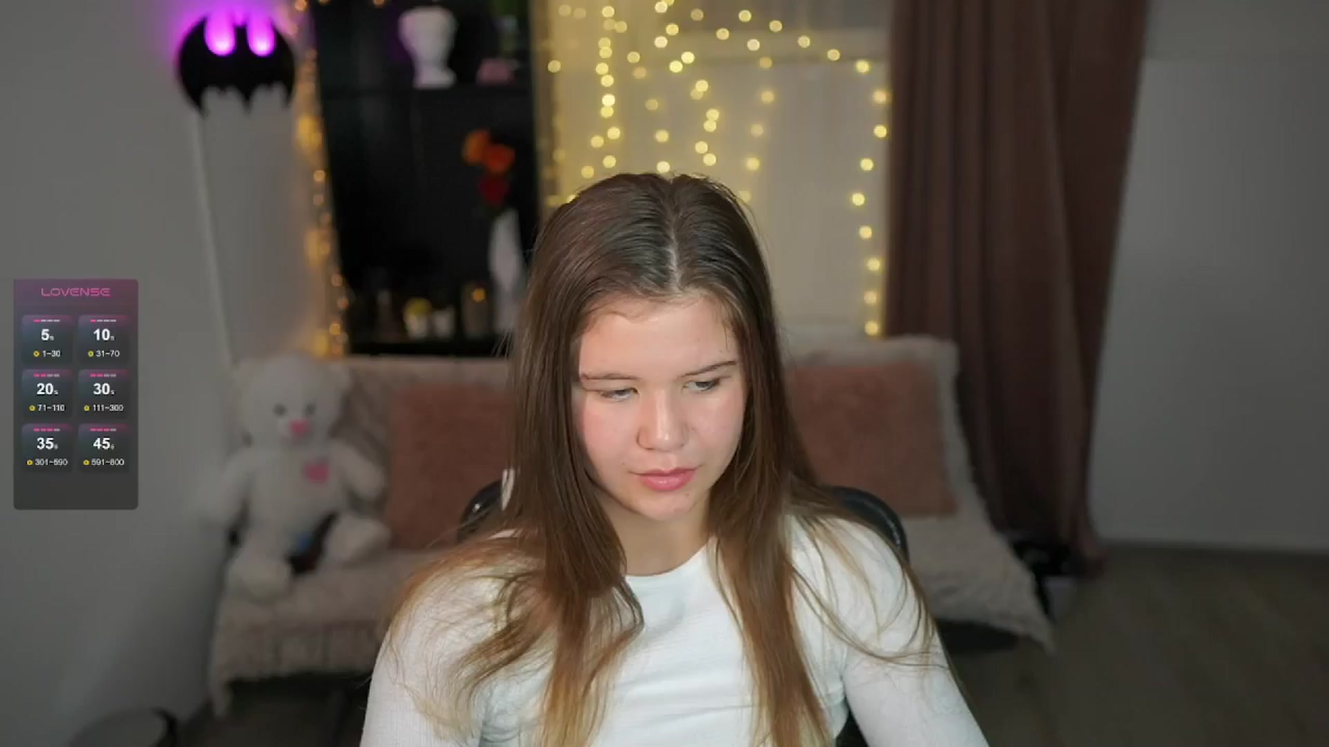 Gallery image thumbnail from Alaina__Fox's myfreecams stream on, 05/08/2024, 19:46 image 13 of 20