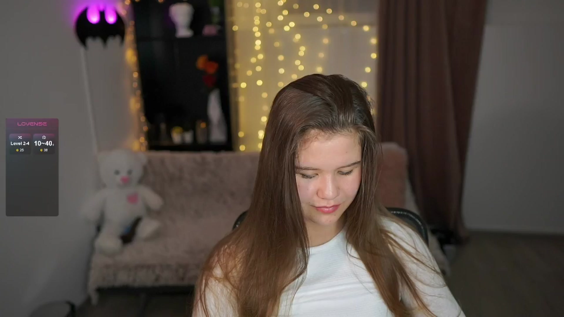 Gallery image thumbnail from Alaina__Fox's myfreecams stream on, 05/08/2024, 19:46 image 3 of 20