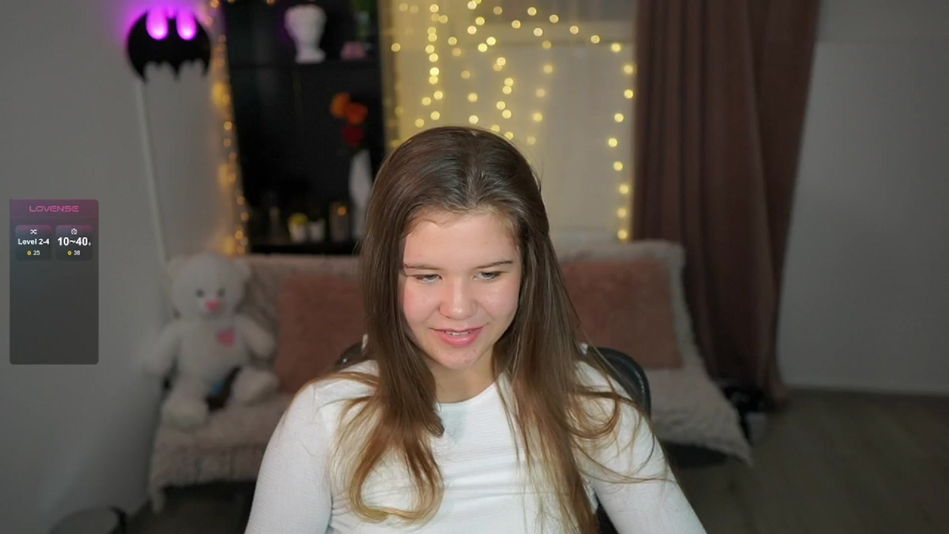 Gallery image thumbnail from Alaina__Fox's myfreecams stream on, 05/08/2024, 19:46 image 15 of 20