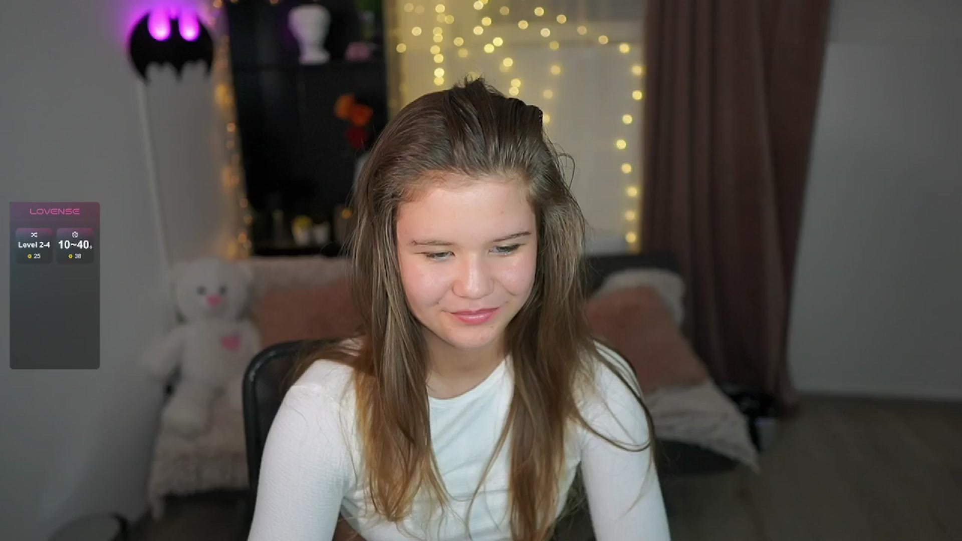 Gallery image thumbnail from Alaina__Fox's myfreecams stream on, 05/08/2024, 23:35 image 18 of 20