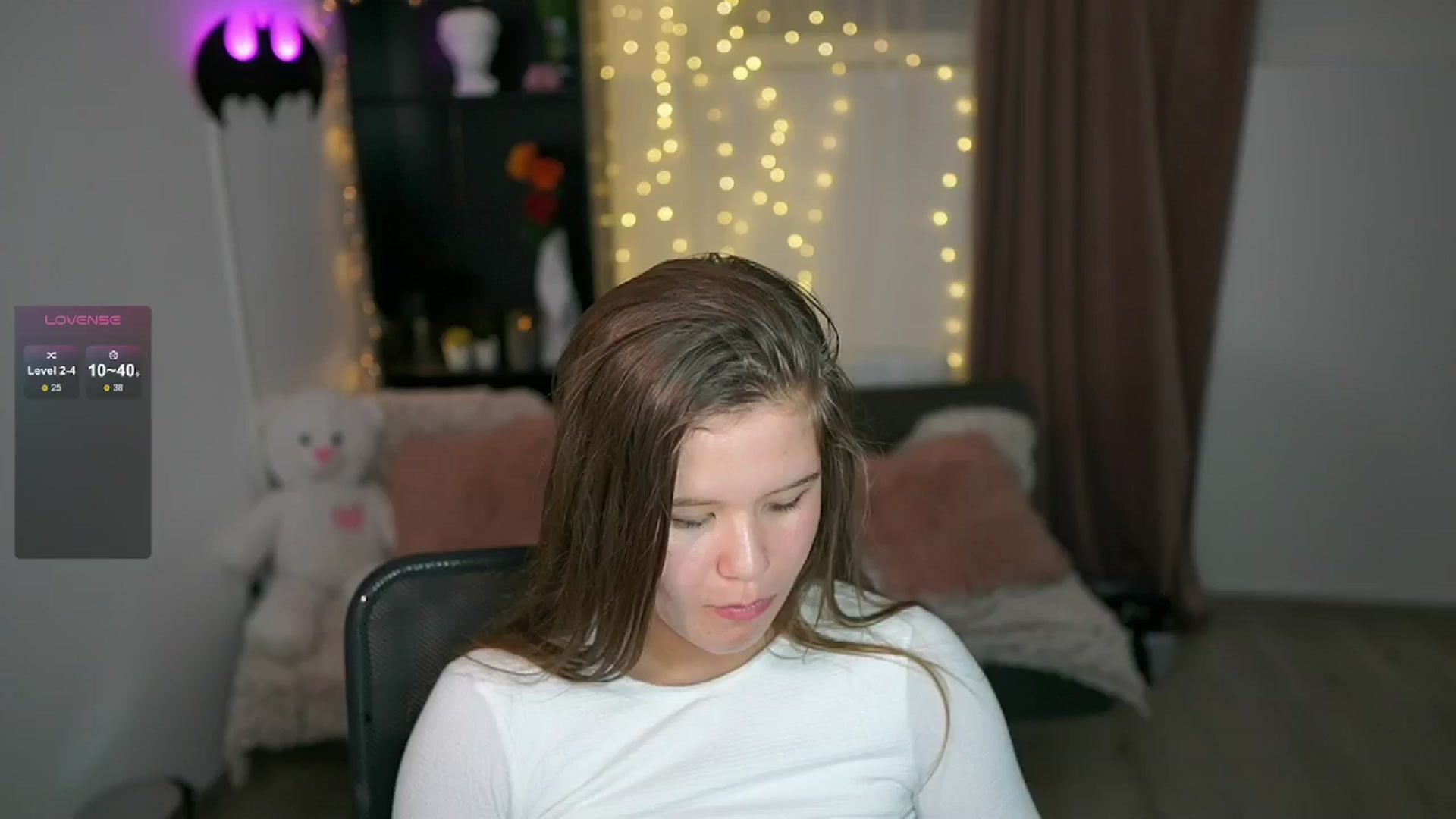 Gallery image thumbnail from Alaina__Fox's myfreecams stream on, 05/08/2024, 23:35 image 9 of 20