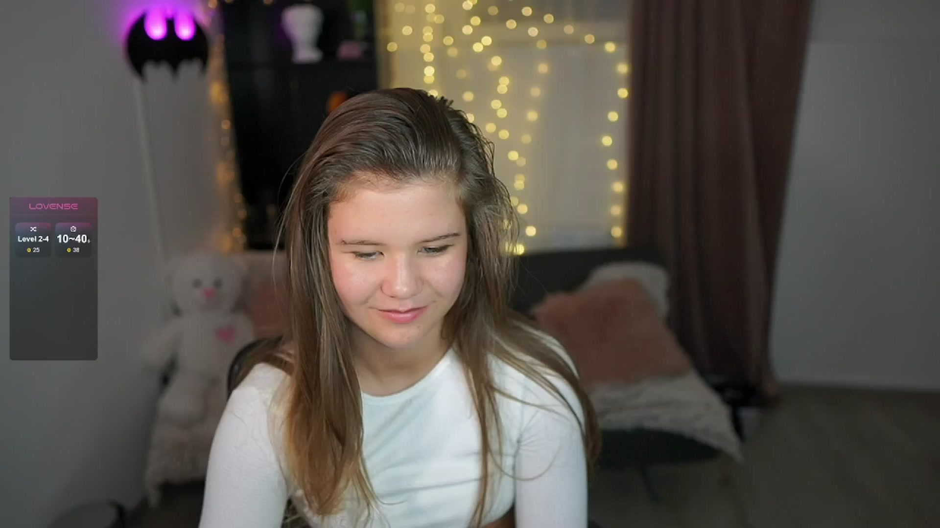 Gallery image thumbnail from Alaina__Fox's myfreecams stream on, 05/08/2024, 23:35 image 17 of 20