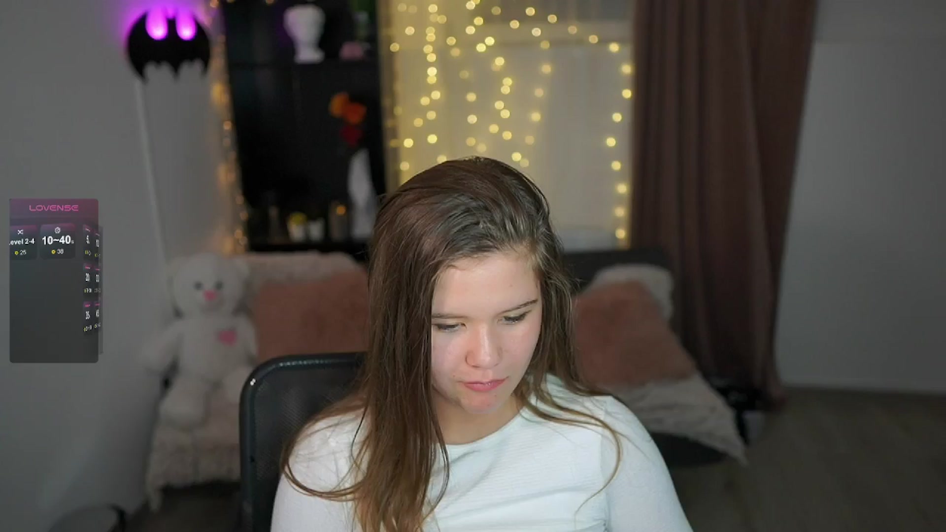 Gallery image thumbnail from Alaina__Fox's myfreecams stream on, 05/08/2024, 23:35 image 6 of 20