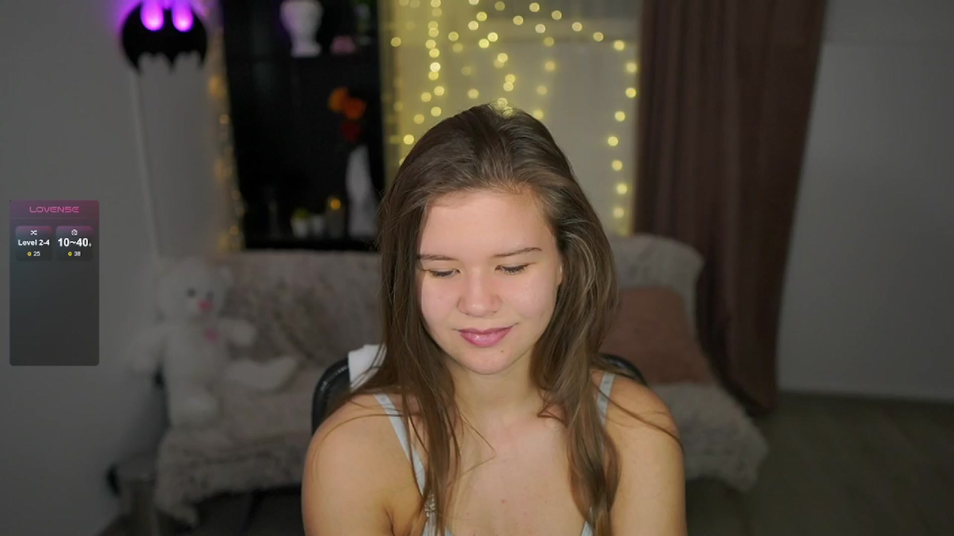 Gallery image thumbnail from Alaina__Fox's myfreecams stream on, 05/15/2024, 10:57 image 7 of 20