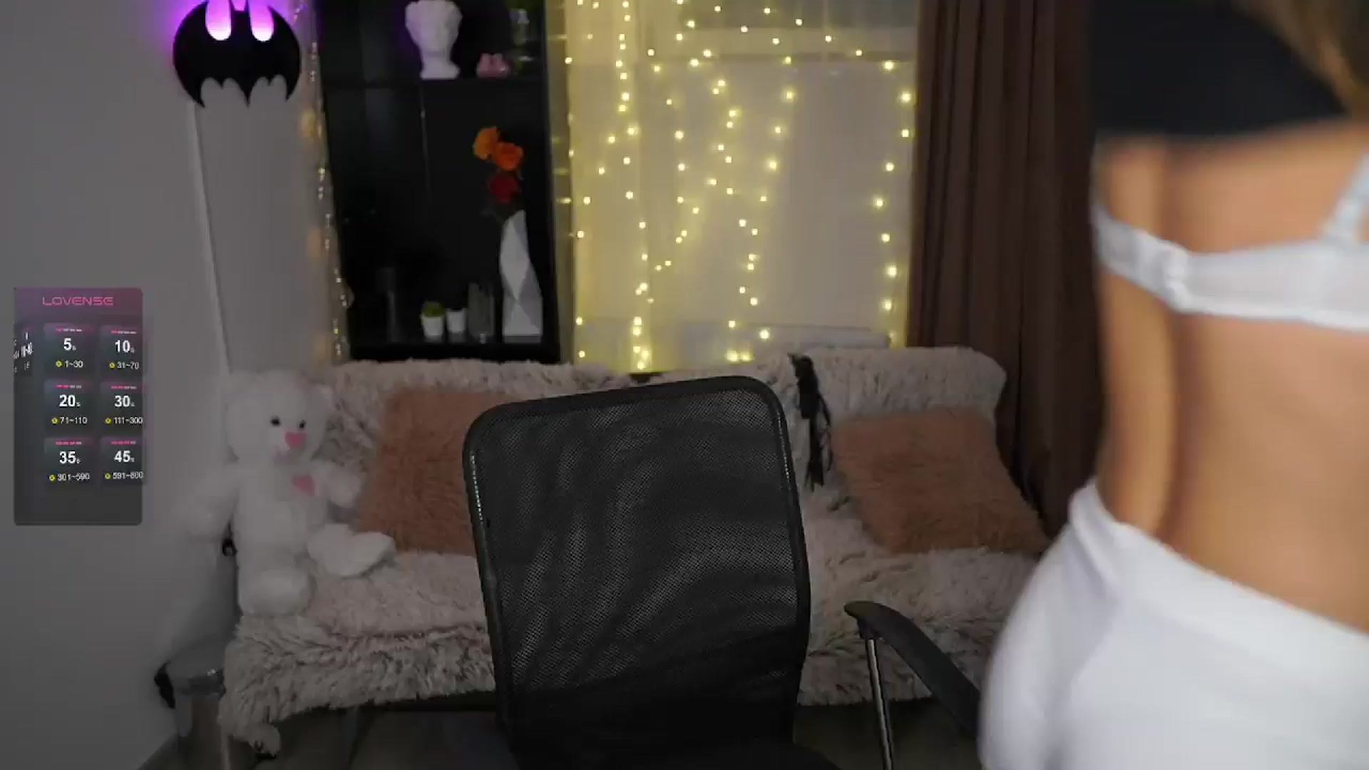 Gallery image thumbnail from Alaina__Fox's myfreecams stream on, 05/15/2024, 16:08 image 8 of 20