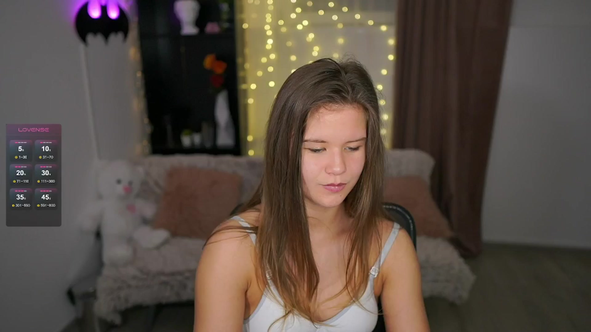 Gallery image thumbnail from Alaina__Fox's myfreecams stream on, 05/15/2024, 16:08 image 6 of 20
