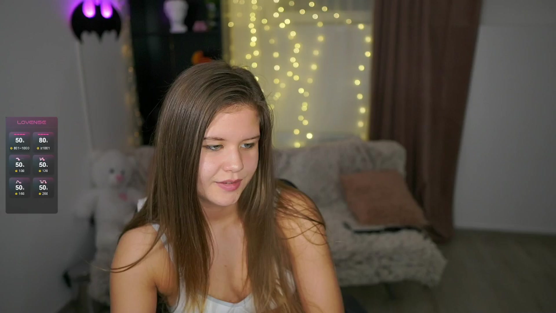 Gallery image thumbnail from Alaina__Fox's myfreecams stream on, 05/15/2024, 18:11 image 9 of 20