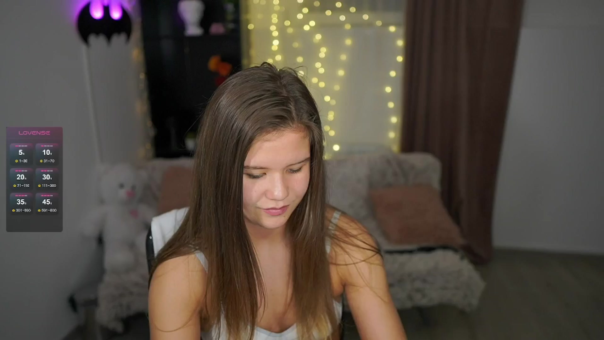Gallery image thumbnail from Alaina__Fox's myfreecams stream on, 05/15/2024, 18:11 image 11 of 20