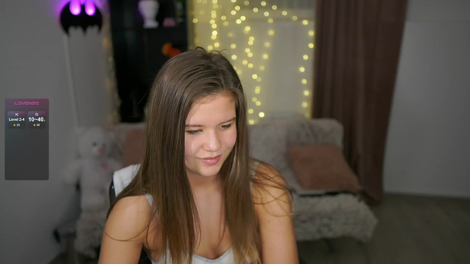 Gallery image thumbnail from Alaina__Fox's myfreecams stream on, 05/15/2024, 18:11 image 10 of 20