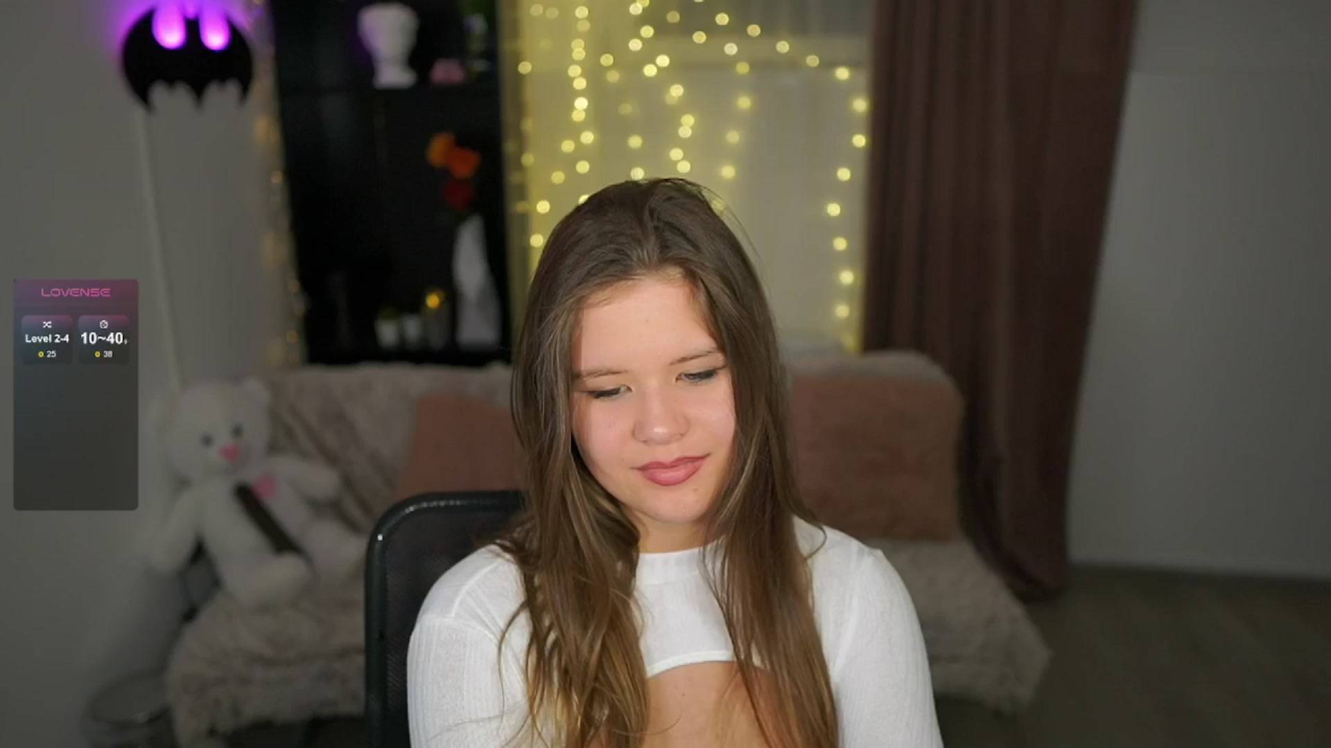 Gallery image thumbnail from Alaina__Fox's myfreecams stream on, 05/16/2024, 19:47 image 7 of 20