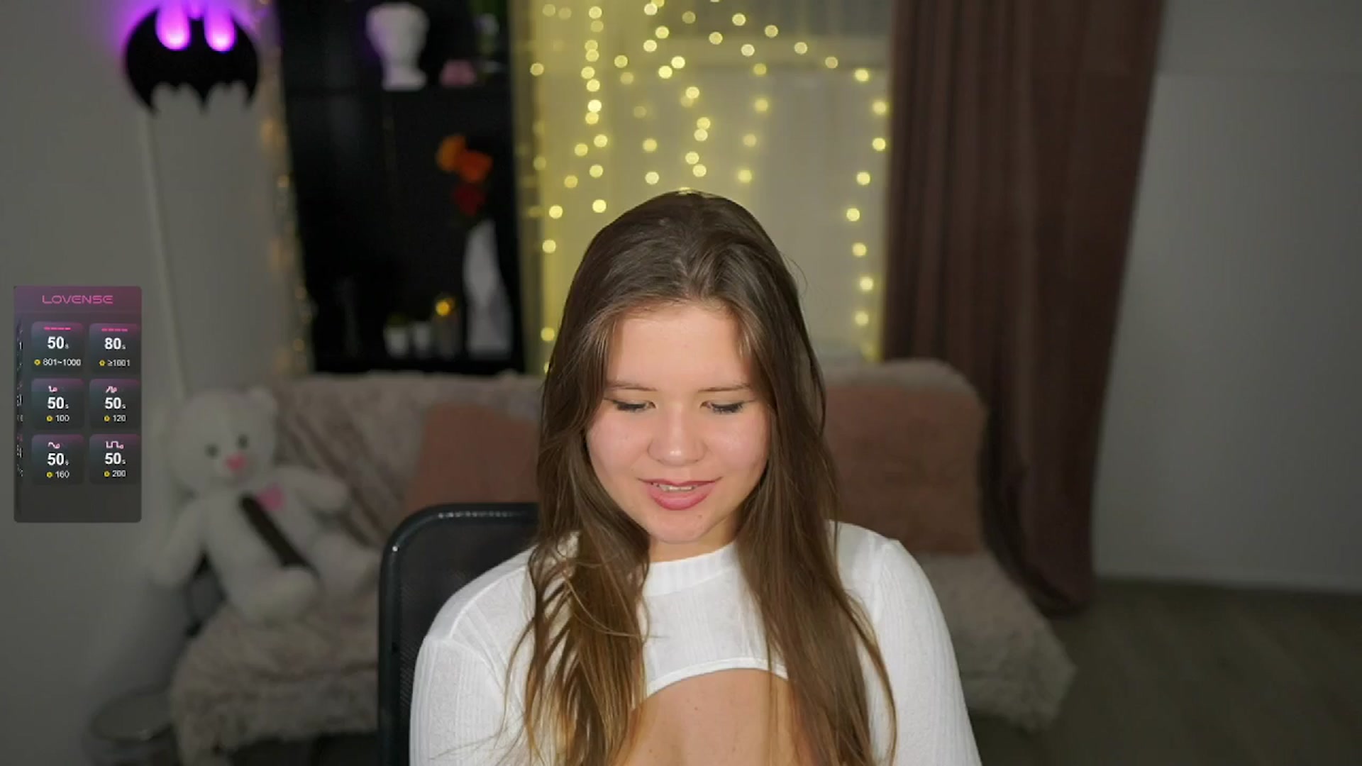 Gallery image thumbnail from Alaina__Fox's myfreecams stream on, 05/16/2024, 19:47 image 14 of 20