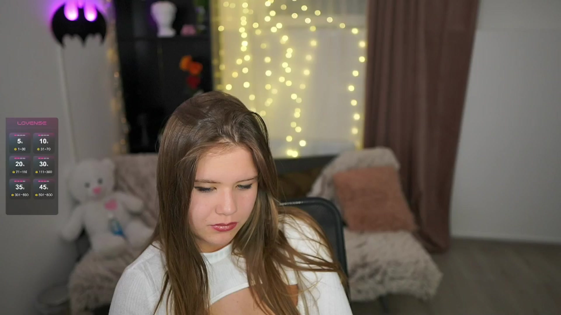 Gallery image thumbnail from Alaina__Fox's myfreecams stream on, 05/16/2024, 22:58 image 11 of 20