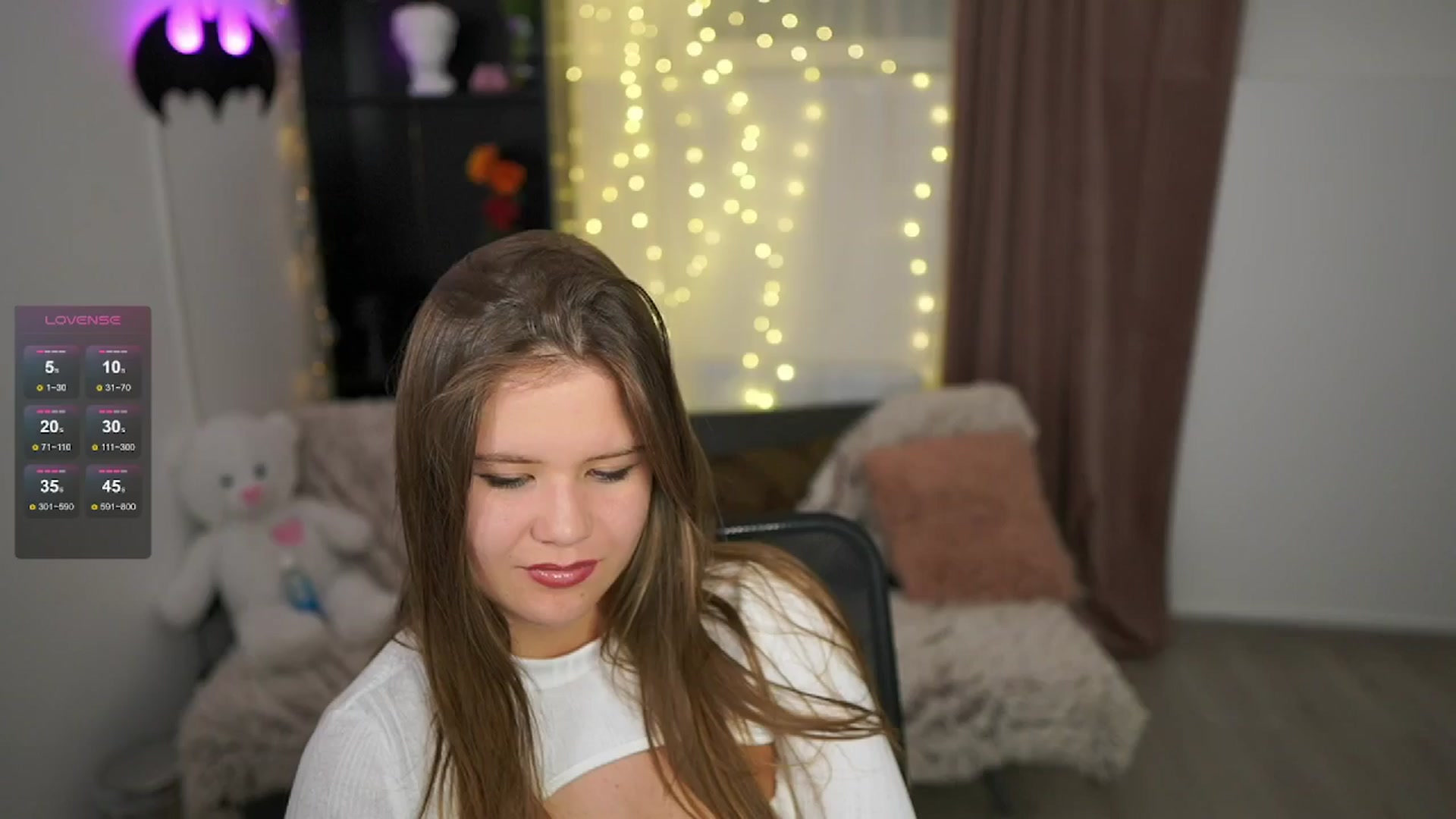 Gallery image thumbnail from Alaina__Fox's myfreecams stream on, 05/16/2024, 22:58 image 16 of 20