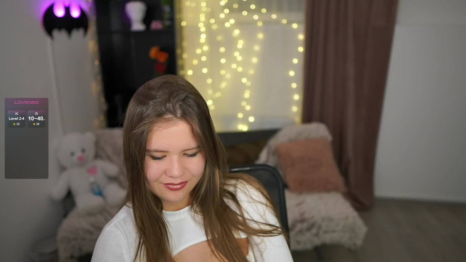 Gallery image thumbnail from Alaina__Fox's myfreecams stream on, 05/16/2024, 22:58 image 18 of 20