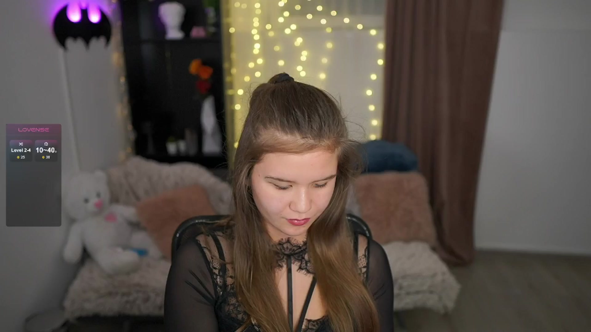 Gallery image thumbnail from Alaina__Fox's myfreecams stream on, 05/18/2024, 11:40 image 3 of 20