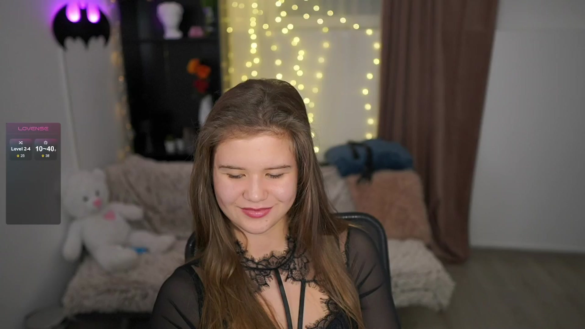 Gallery image thumbnail from Alaina__Fox's myfreecams stream on, 05/18/2024, 11:40 image 15 of 20