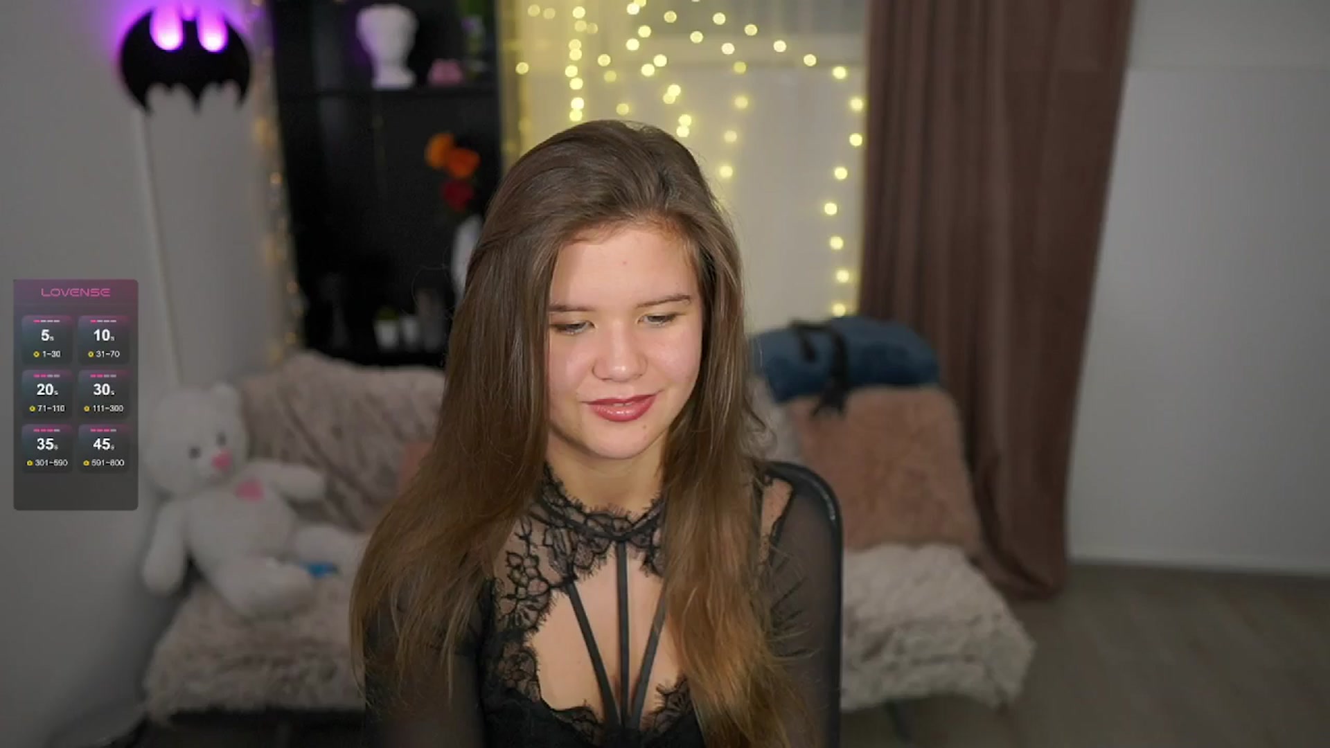 Gallery image thumbnail from Alaina__Fox's myfreecams stream on, 05/18/2024, 12:40 image 8 of 20
