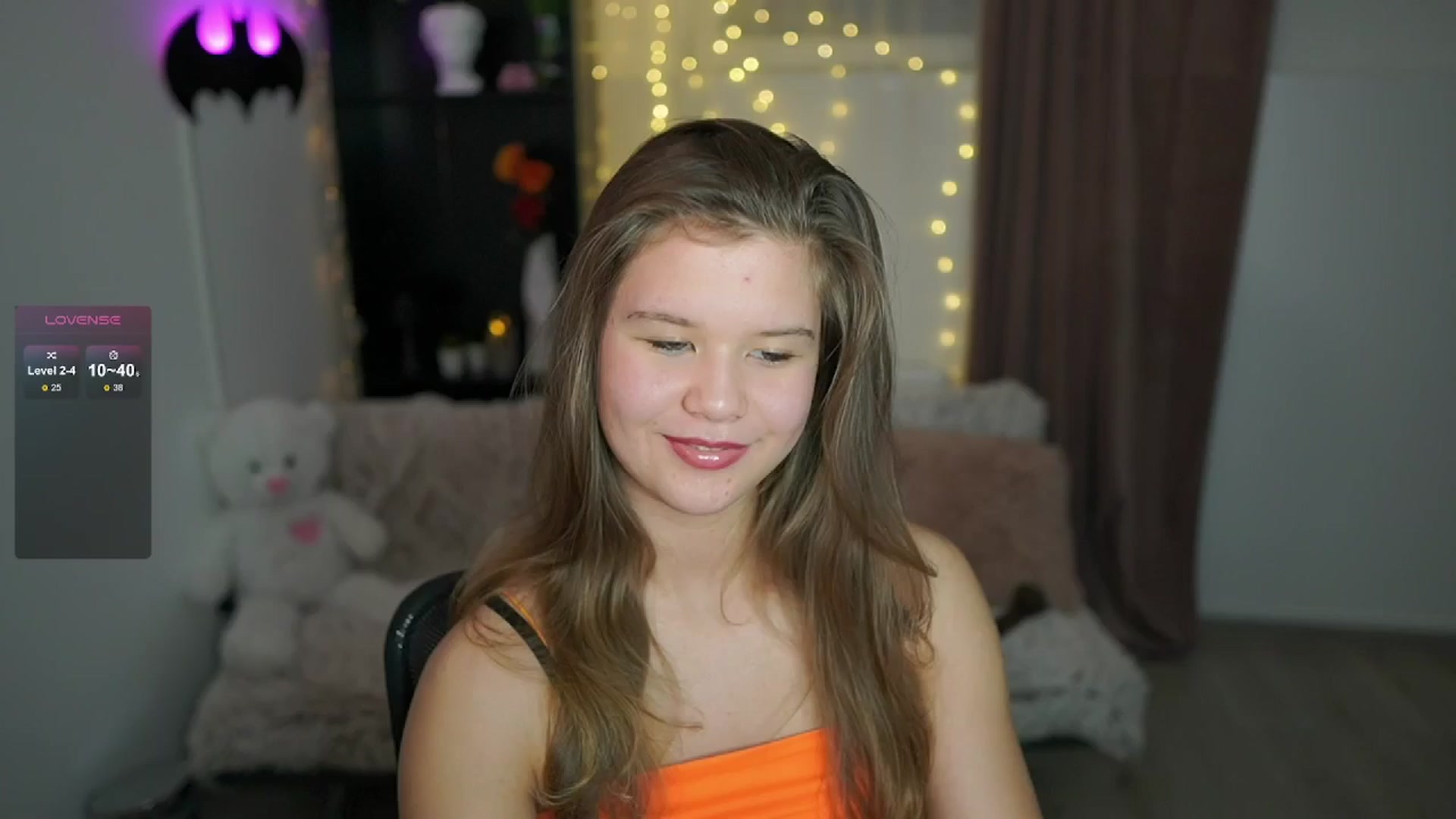 Gallery image thumbnail from Alaina__Fox's myfreecams stream on, 05/19/2024, 14:00 image 6 of 20