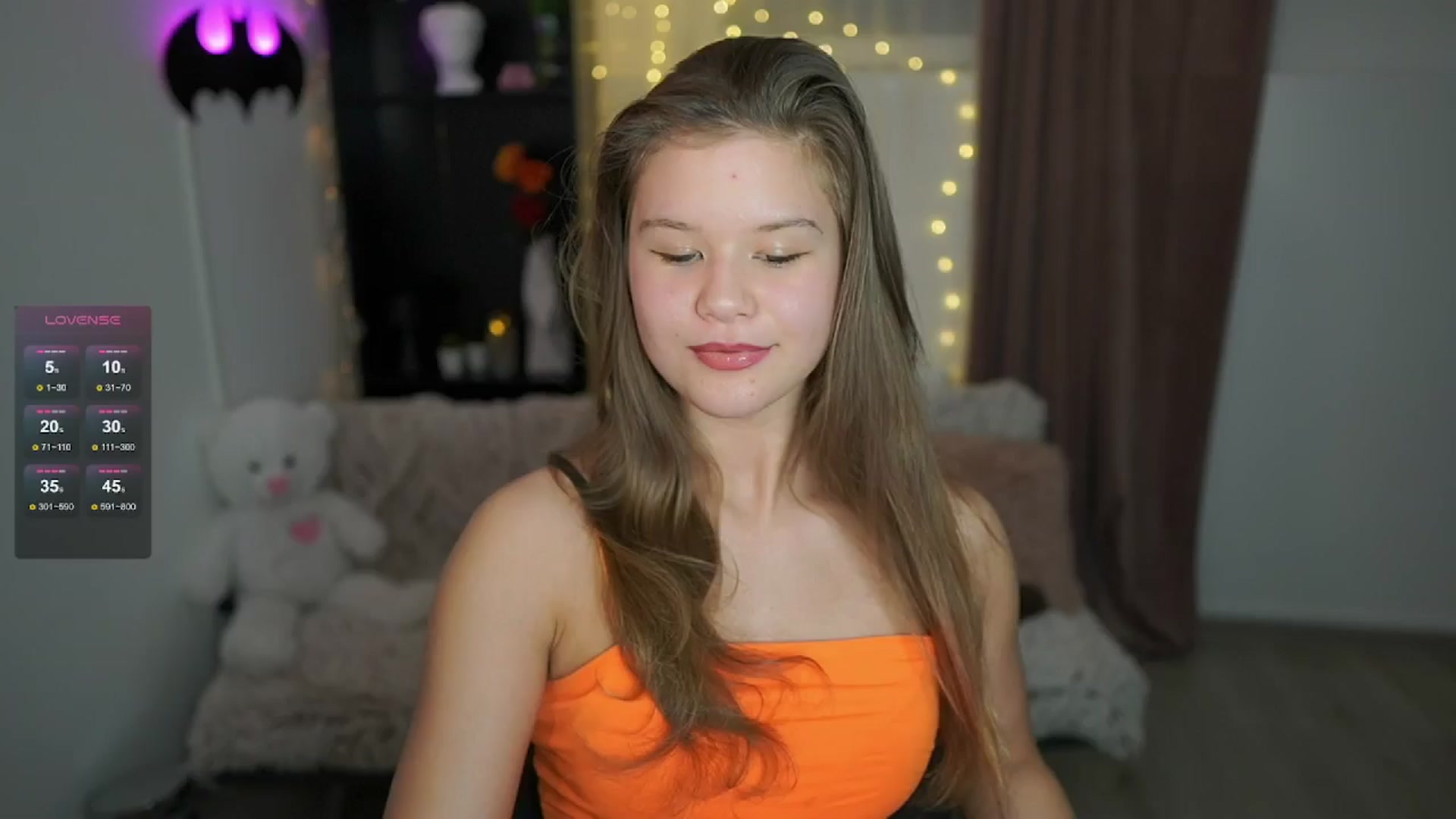 Gallery image thumbnail from Alaina__Fox's myfreecams stream on, 05/19/2024, 14:00 image 4 of 20