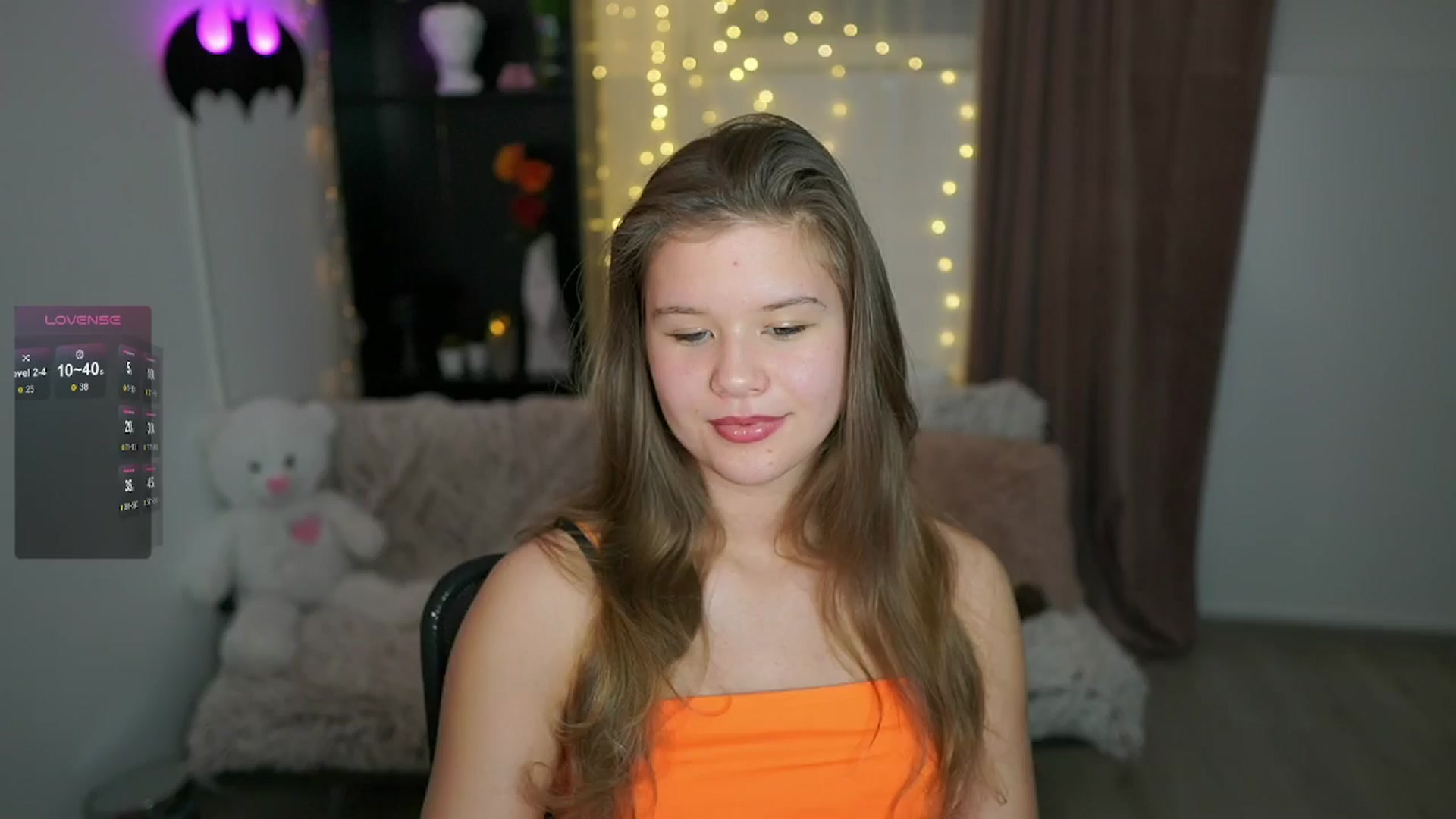 Gallery image thumbnail from Alaina__Fox's myfreecams stream on, 05/19/2024, 14:00 image 5 of 20