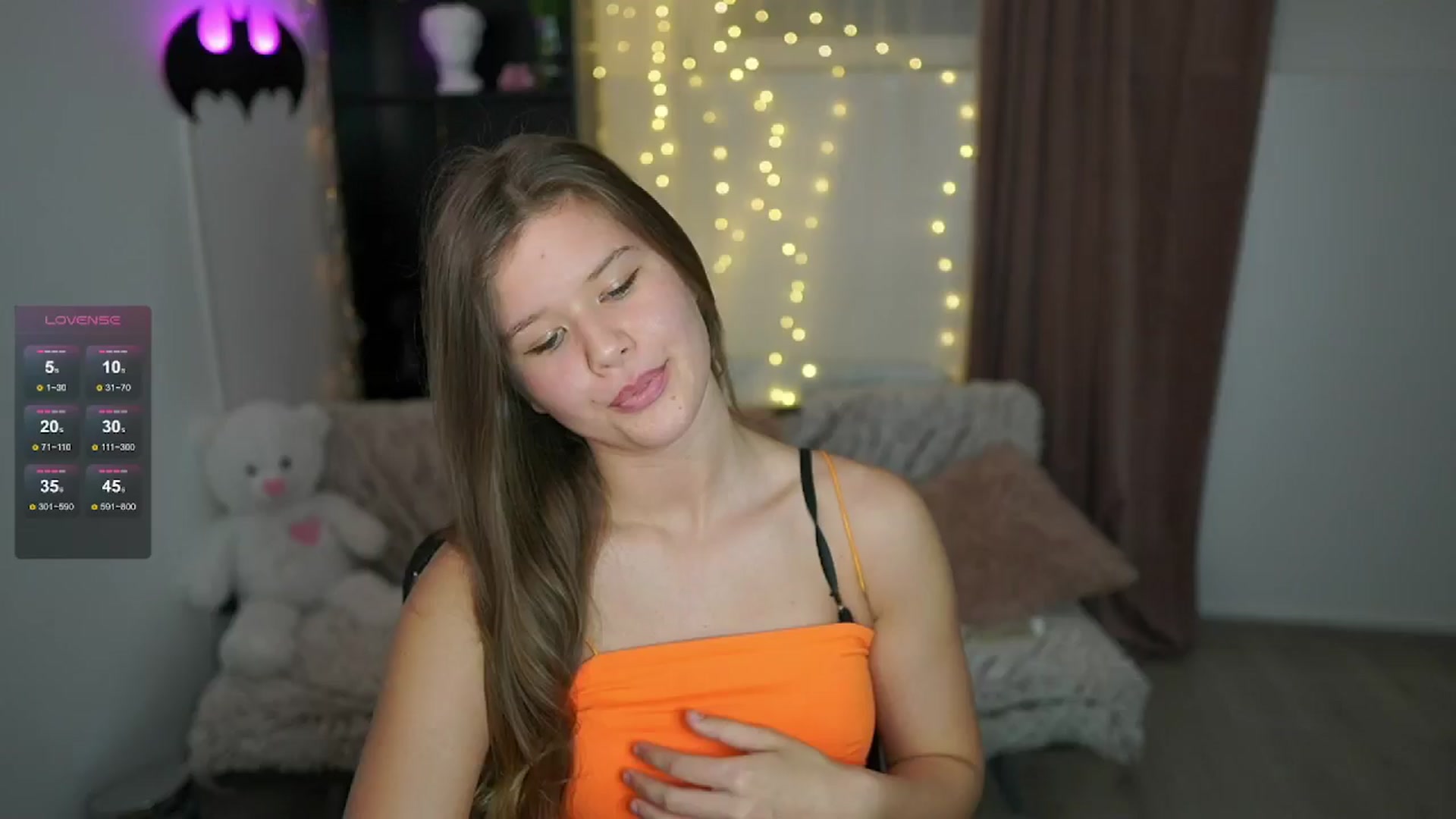 Gallery image thumbnail from Alaina__Fox's myfreecams stream on, 05/19/2024, 16:10 image 15 of 20