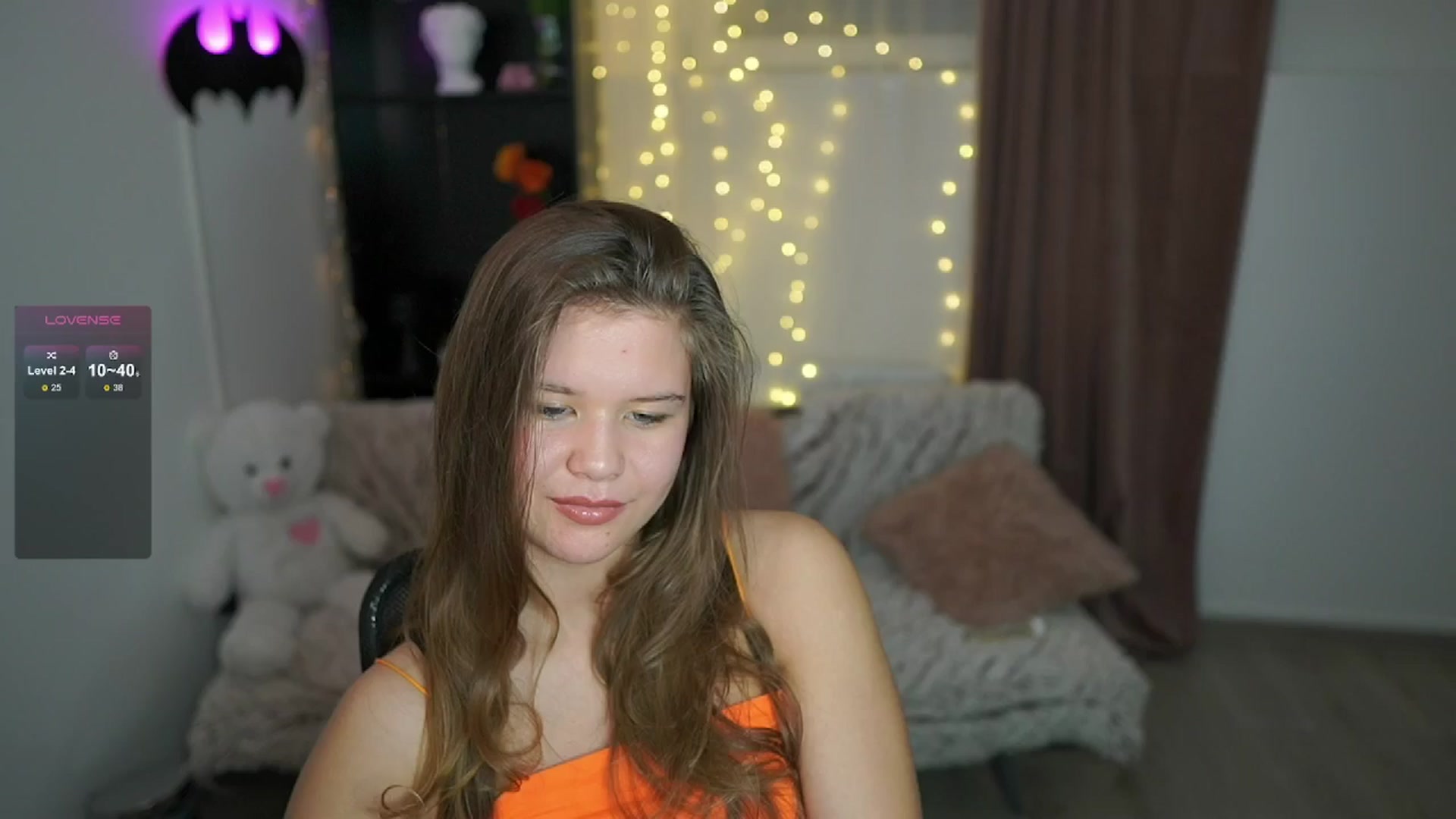 Gallery image thumbnail from Alaina__Fox's myfreecams stream on, 05/19/2024, 16:10 image 16 of 20
