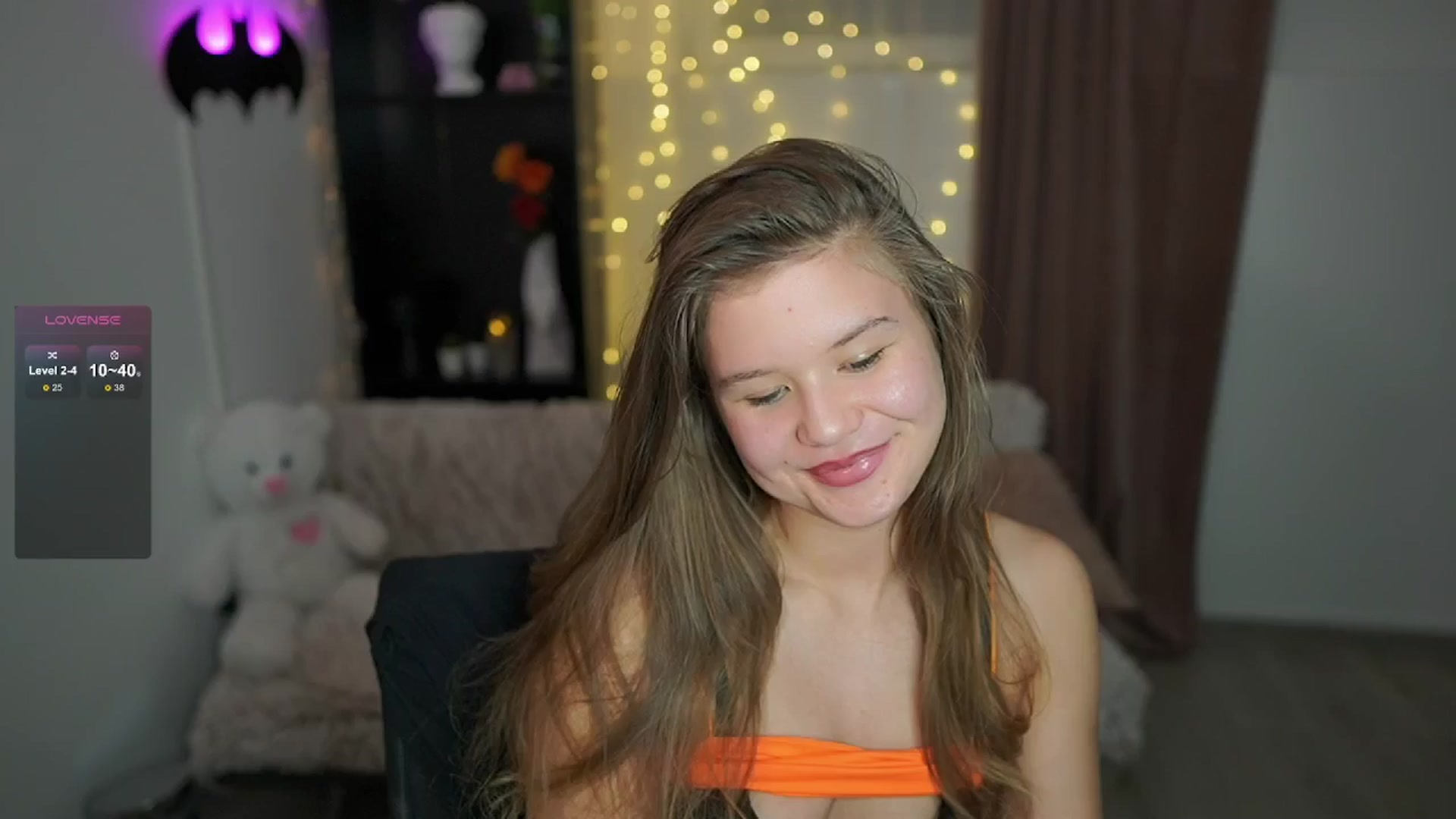 Gallery image thumbnail from Alaina__Fox's myfreecams stream on, 05/19/2024, 16:10 image 4 of 20