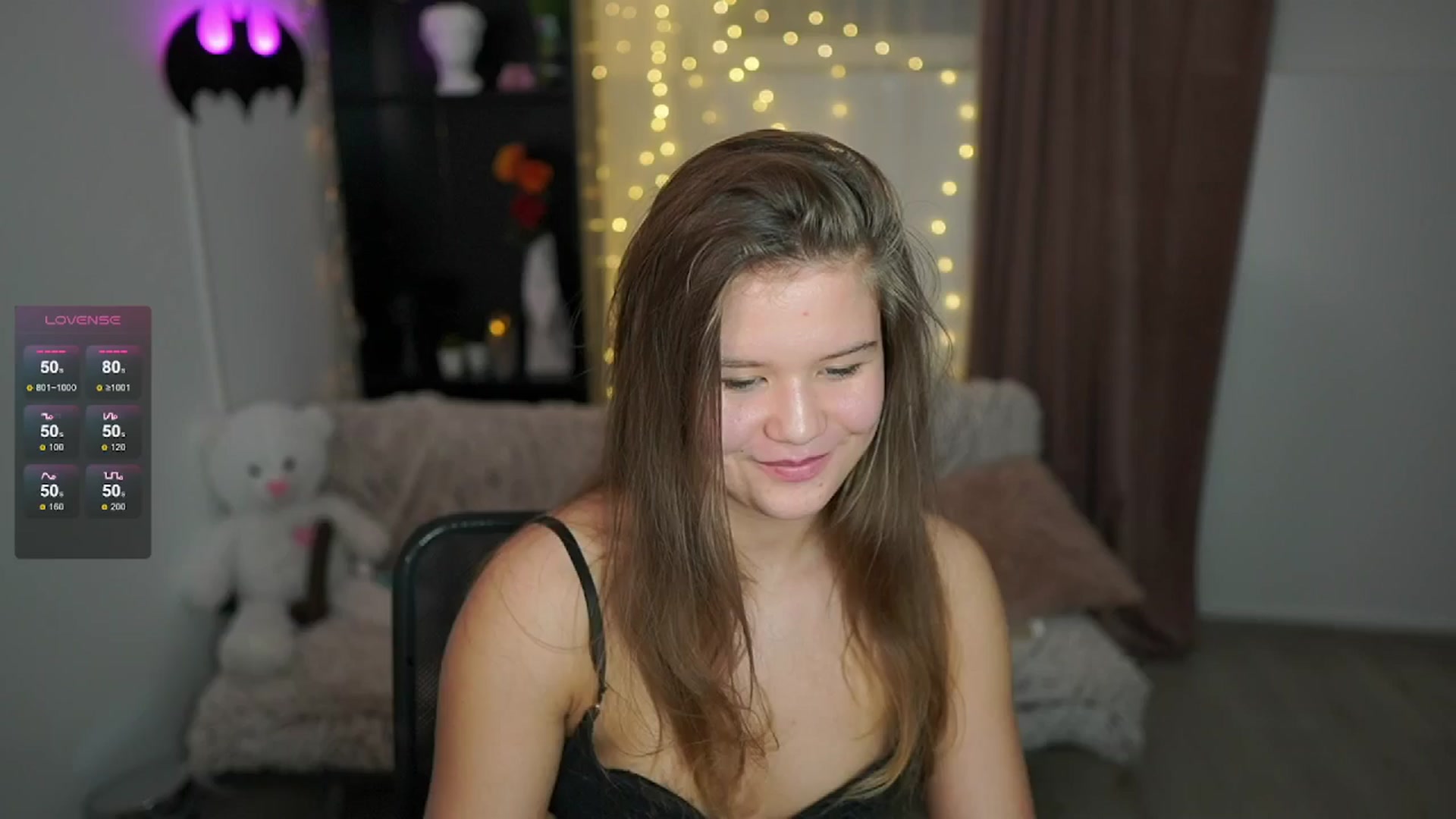Gallery image thumbnail from Alaina__Fox's myfreecams stream on, 05/19/2024, 17:48 image 12 of 20