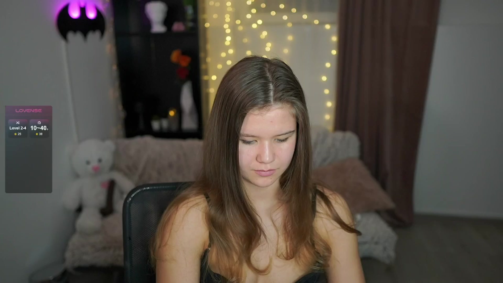 Gallery image thumbnail from Alaina__Fox's myfreecams stream on, 05/19/2024, 17:48 image 9 of 20