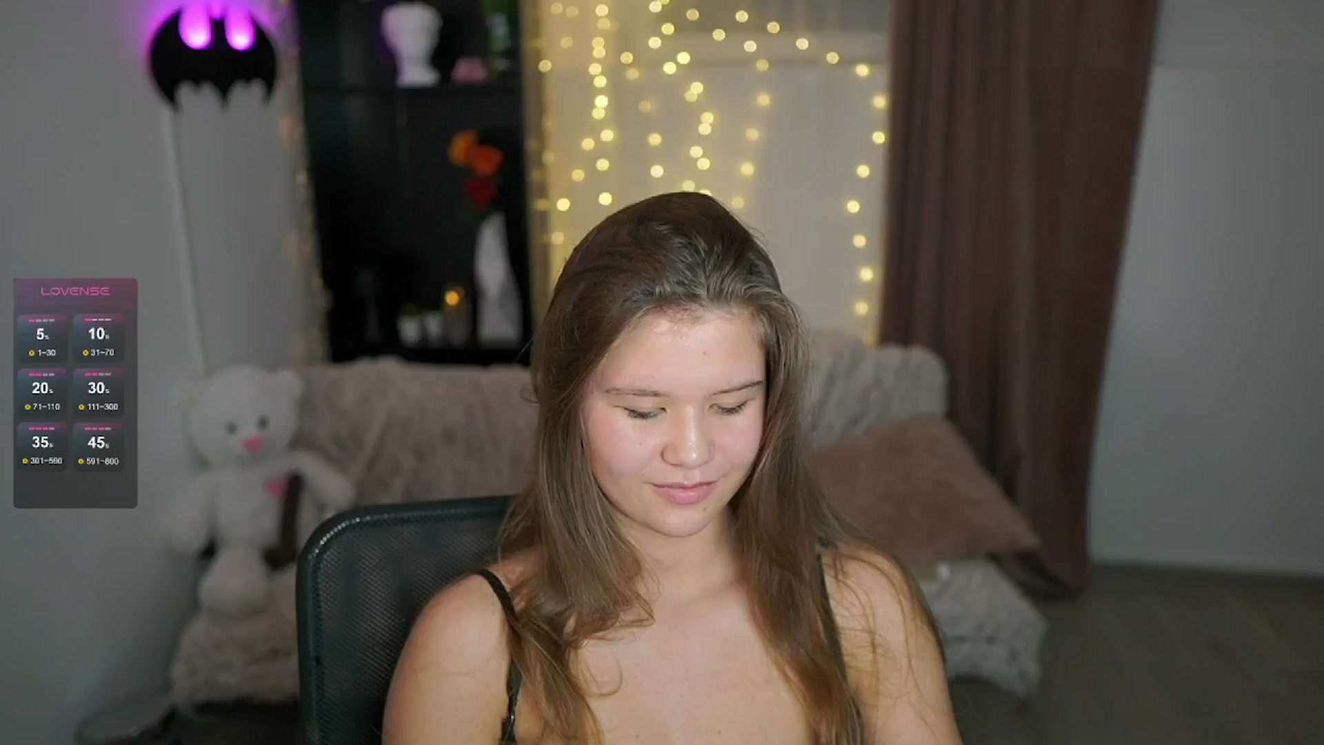 Gallery image thumbnail from Alaina__Fox's myfreecams stream on, 05/19/2024, 17:48 image 11 of 20