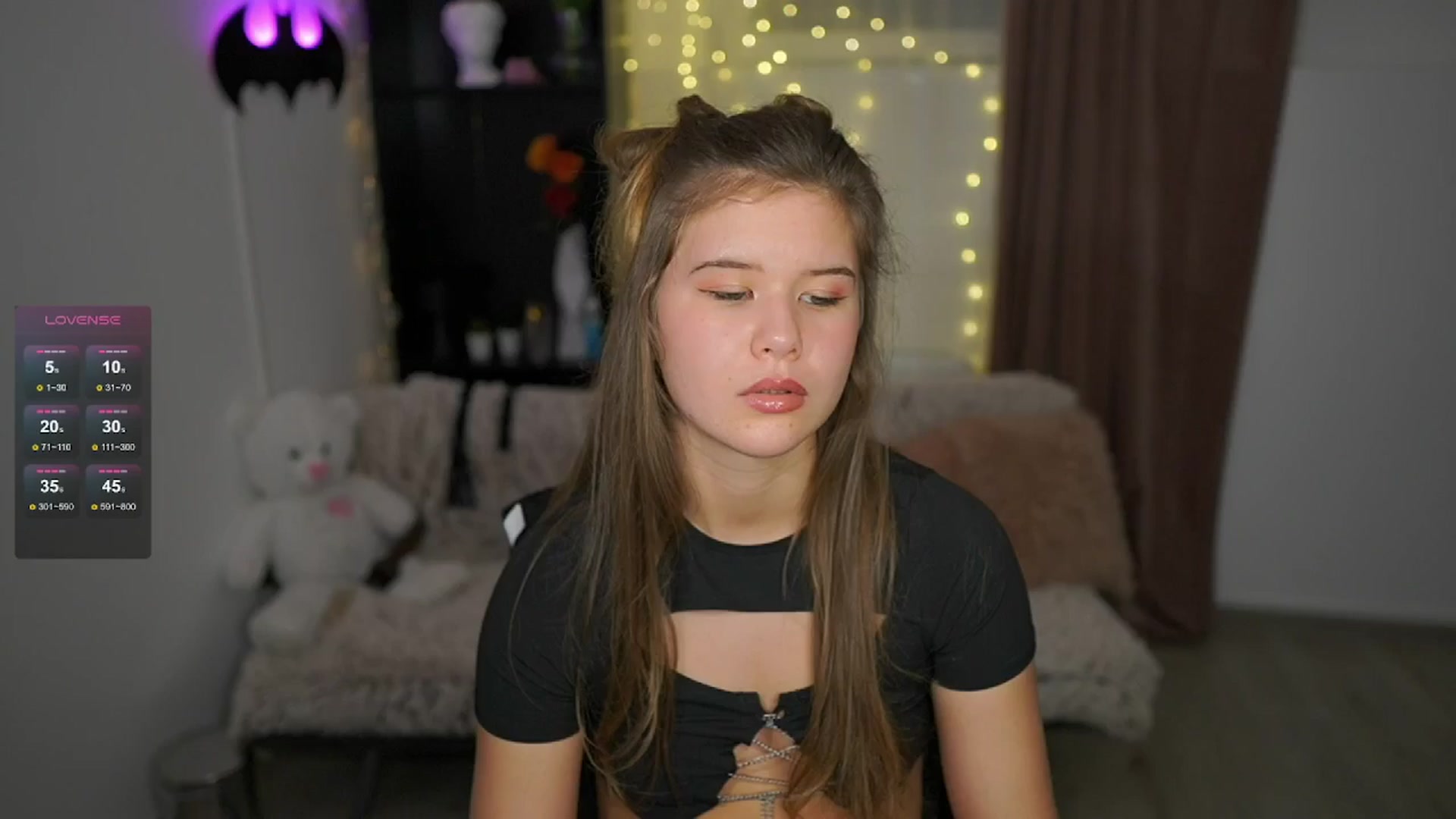 Gallery image thumbnail from Alaina__Fox's myfreecams stream on, 05/21/2024, 20:48 image 7 of 20