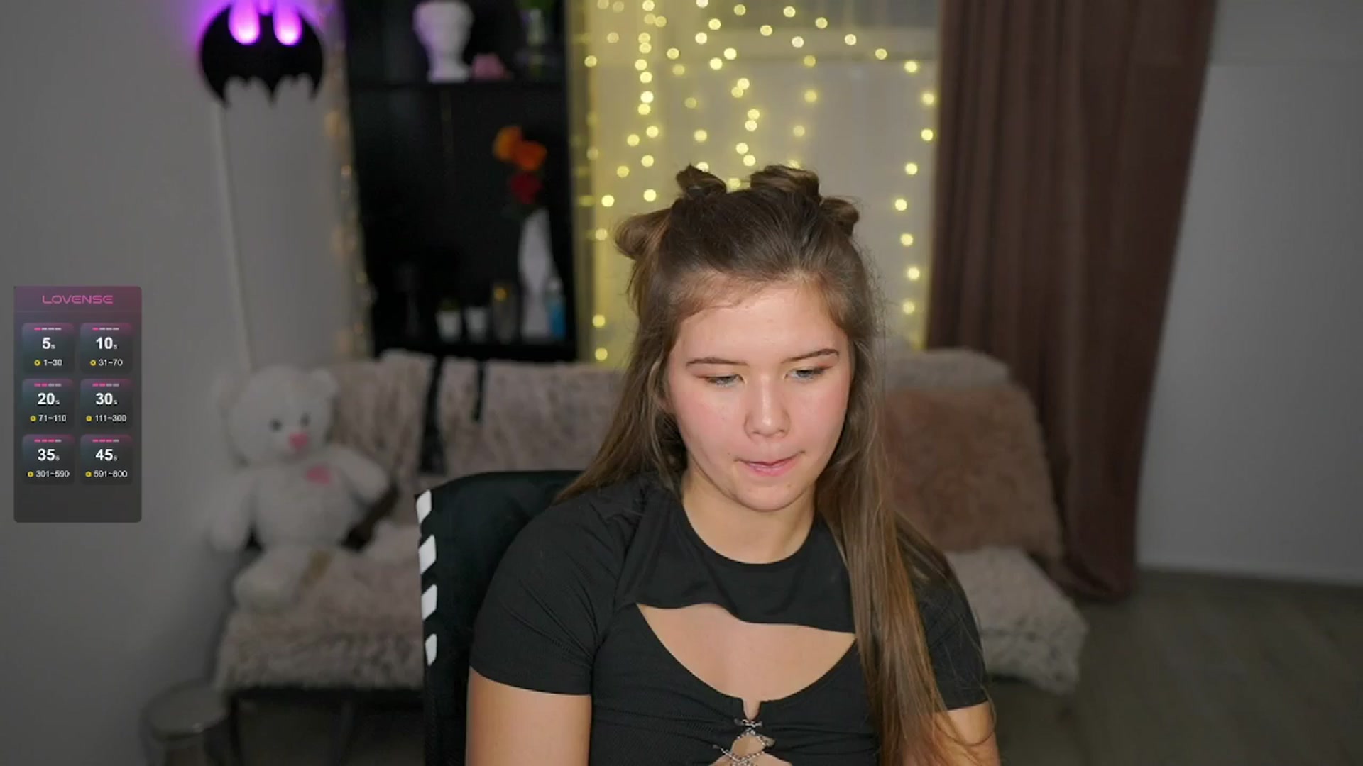 Gallery image thumbnail from Alaina__Fox's myfreecams stream on, 05/21/2024, 20:48 image 13 of 20
