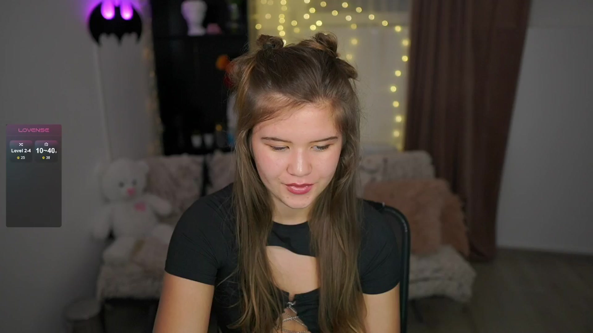 Gallery image thumbnail from Alaina__Fox's myfreecams stream on, 05/21/2024, 23:31 image 6 of 20