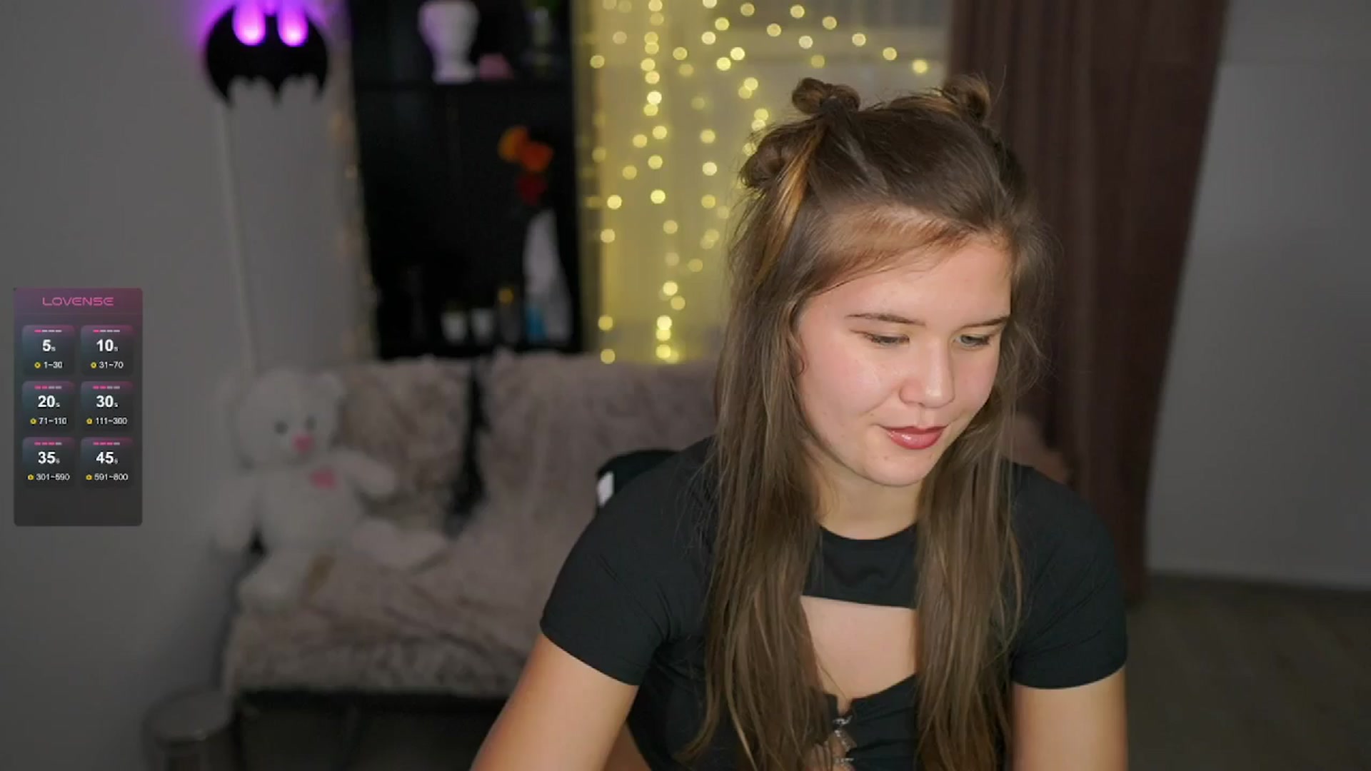 Gallery image thumbnail from Alaina__Fox's myfreecams stream on, 05/21/2024, 23:31 image 10 of 20