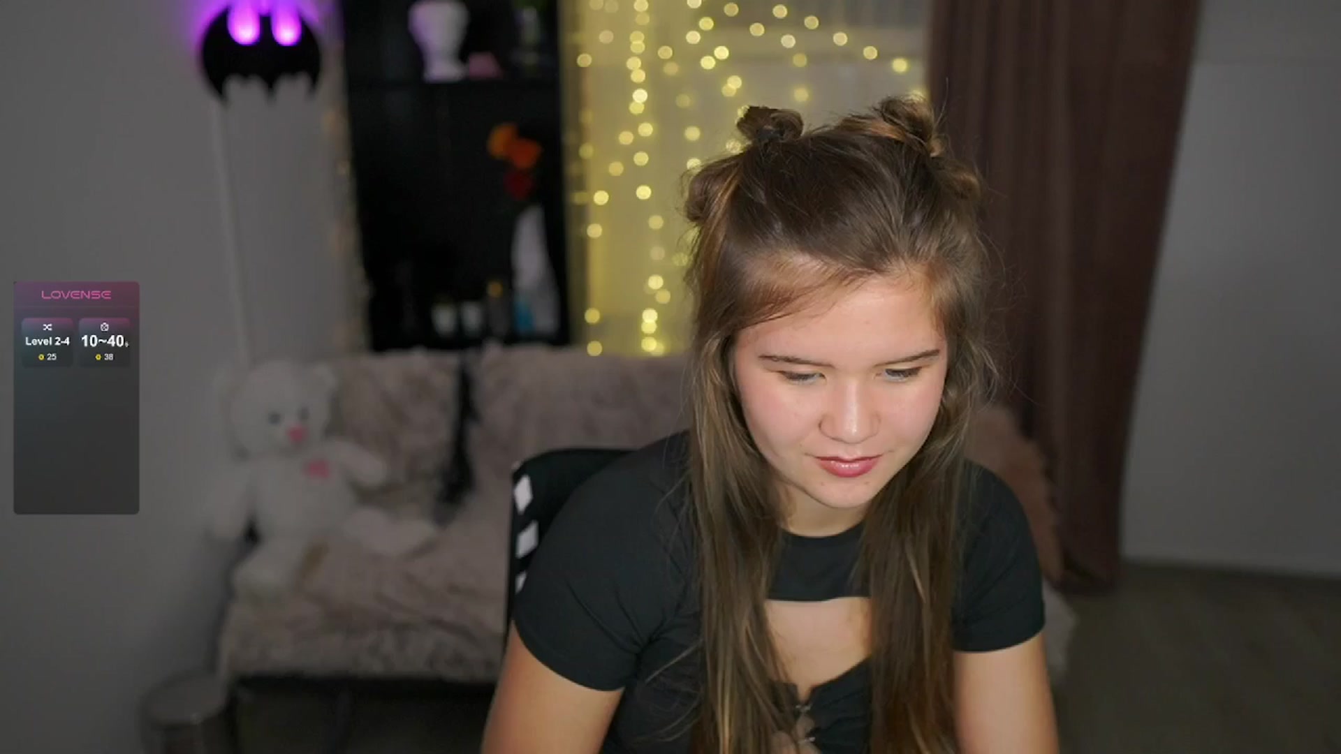 Gallery image thumbnail from Alaina__Fox's myfreecams stream on, 05/21/2024, 23:31 image 7 of 20