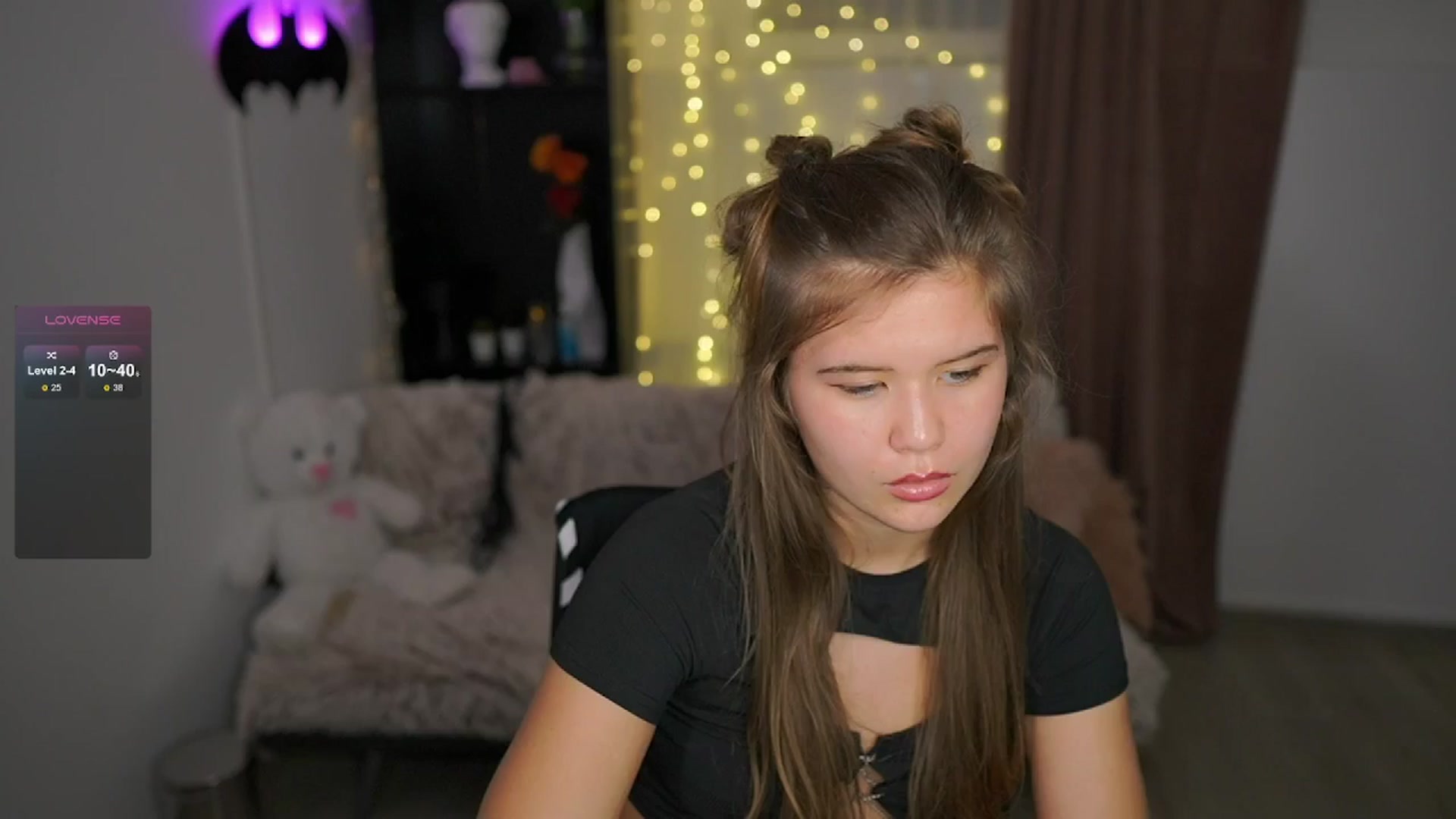 Gallery image thumbnail from Alaina__Fox's myfreecams stream on, 05/21/2024, 23:31 image 16 of 20