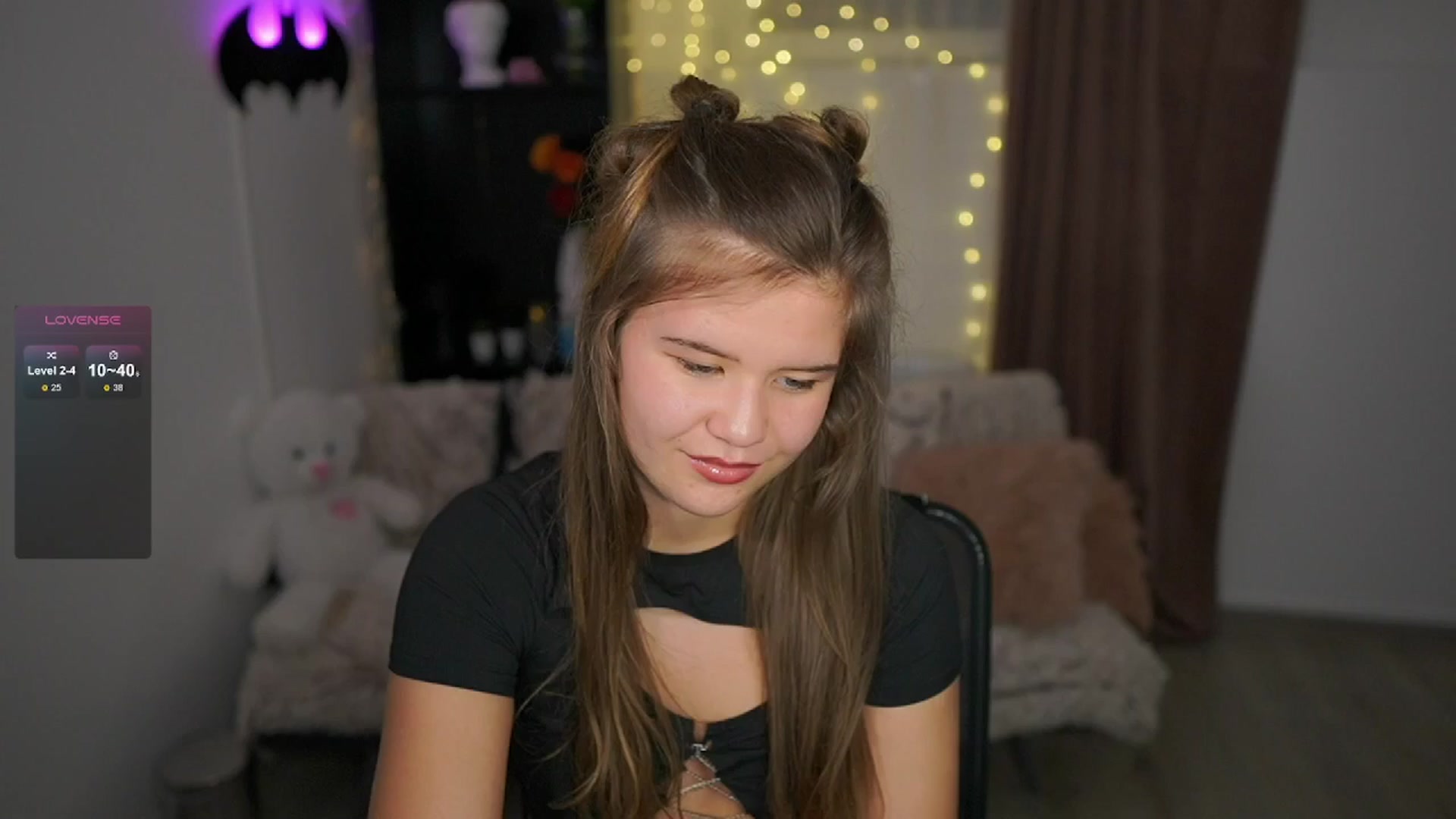 Gallery image thumbnail from Alaina__Fox's myfreecams stream on, 05/21/2024, 23:31 image 5 of 20