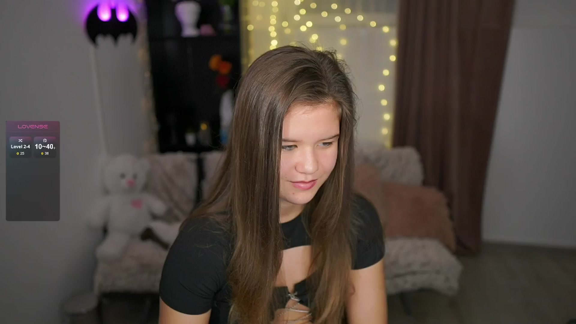 Gallery image thumbnail from Alaina__Fox's myfreecams stream on, 05/22/2024, 11:35 image 18 of 20