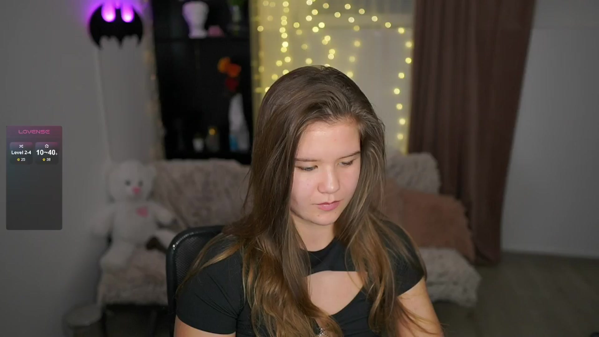 Gallery image thumbnail from Alaina__Fox's myfreecams stream on, 05/22/2024, 13:23 image 18 of 20