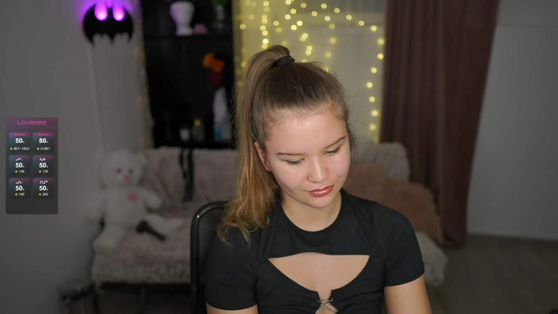 Gallery image thumbnail from Alaina__Fox's myfreecams stream on, 05/22/2024, 14:34 image 14 of 20