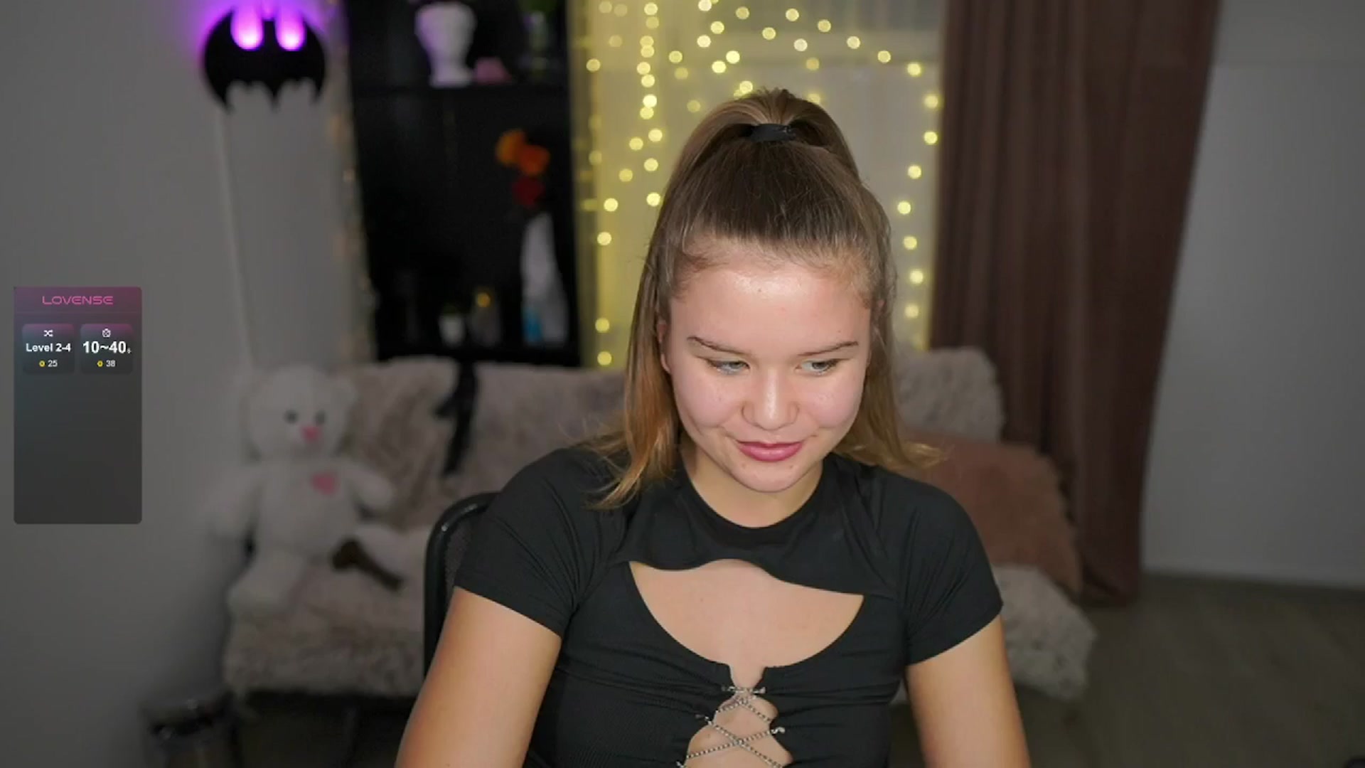 Gallery image thumbnail from Alaina__Fox's myfreecams stream on, 05/22/2024, 14:34 image 2 of 20