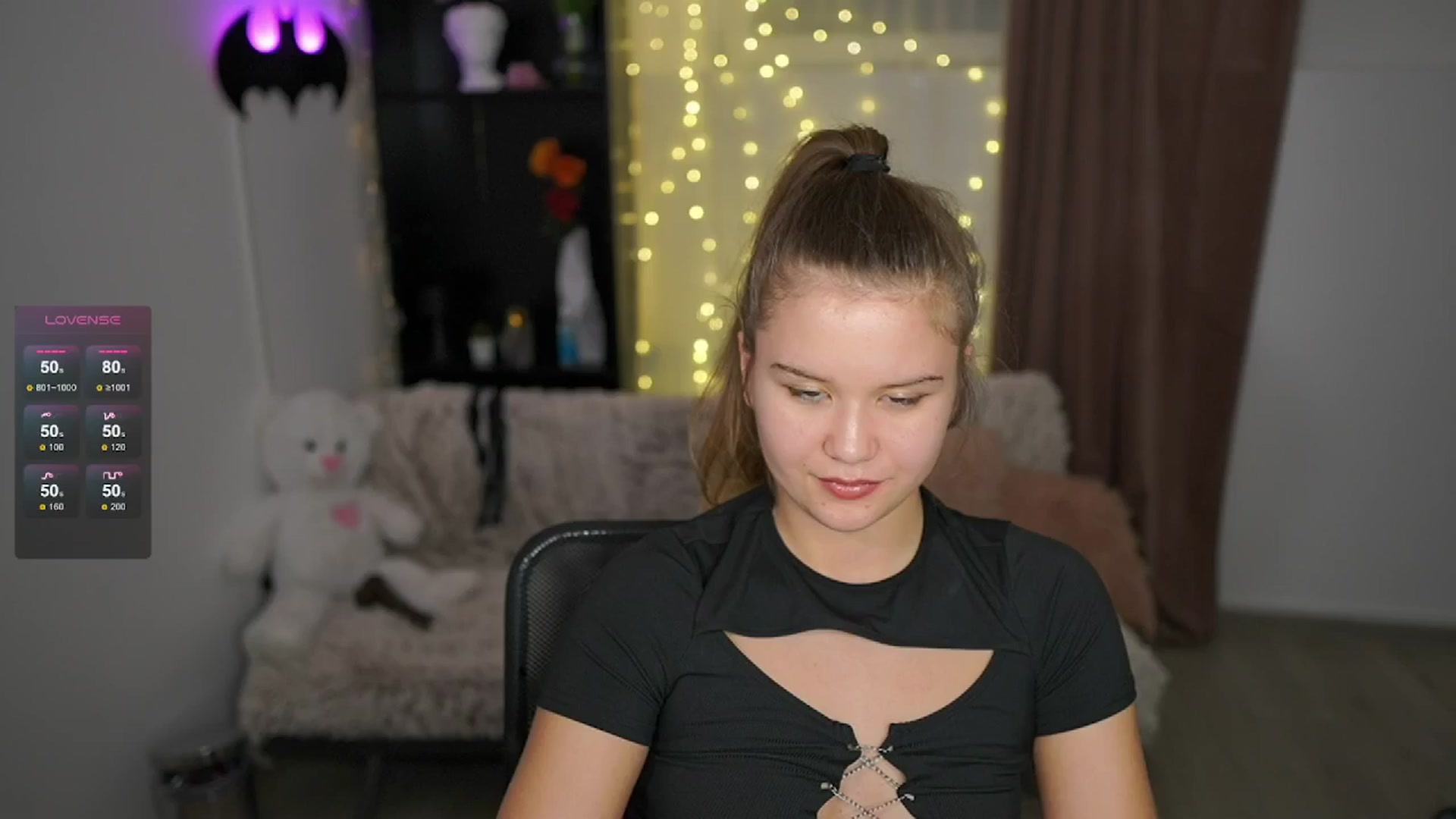 Gallery image thumbnail from Alaina__Fox's myfreecams stream on, 05/22/2024, 14:34 image 15 of 20