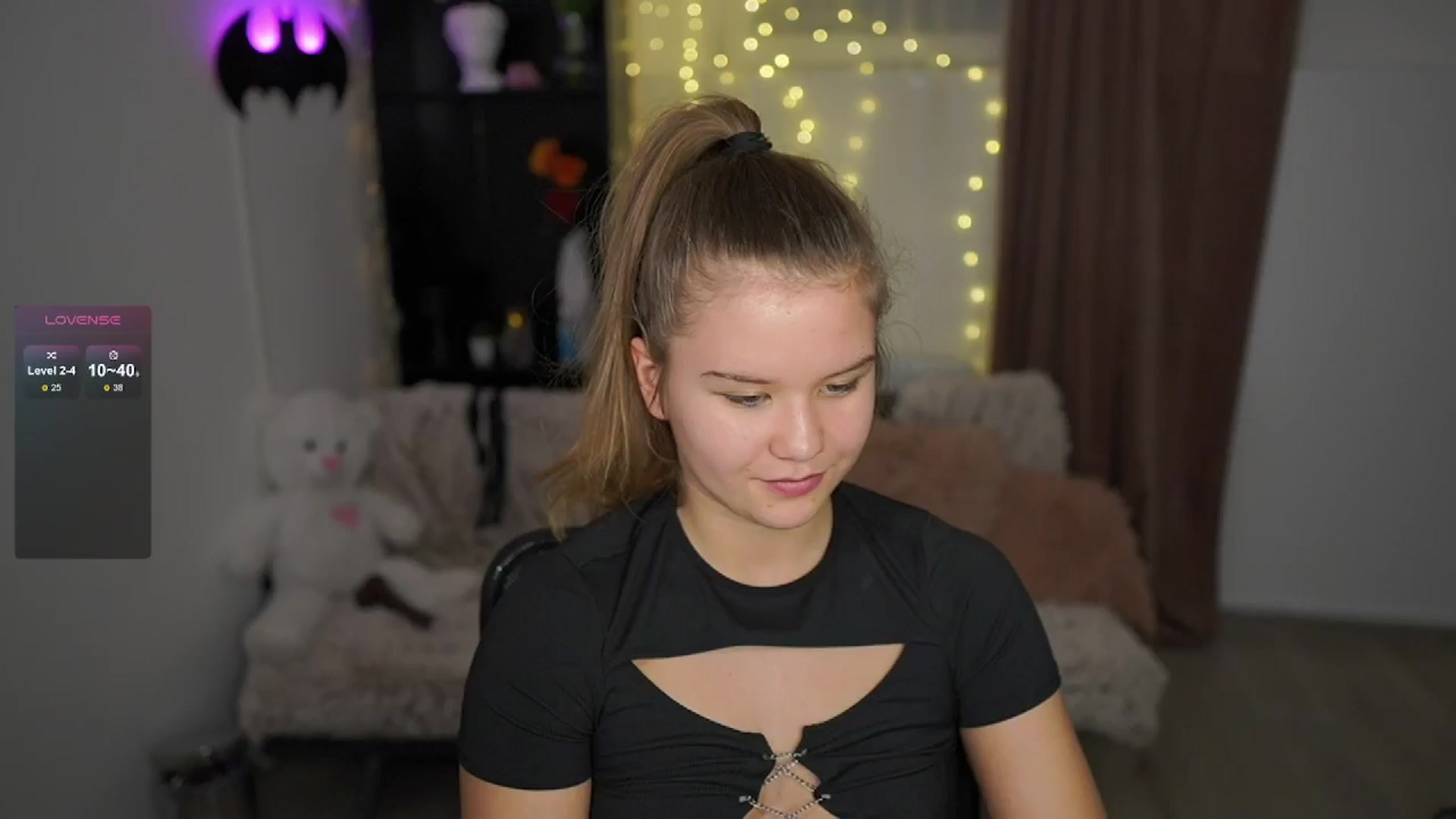 Gallery image thumbnail from Alaina__Fox's myfreecams stream on, 05/22/2024, 14:34 image 12 of 20