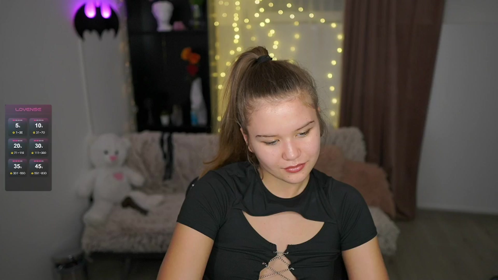 Gallery image thumbnail from Alaina__Fox's myfreecams stream on, 05/22/2024, 14:34 image 17 of 20
