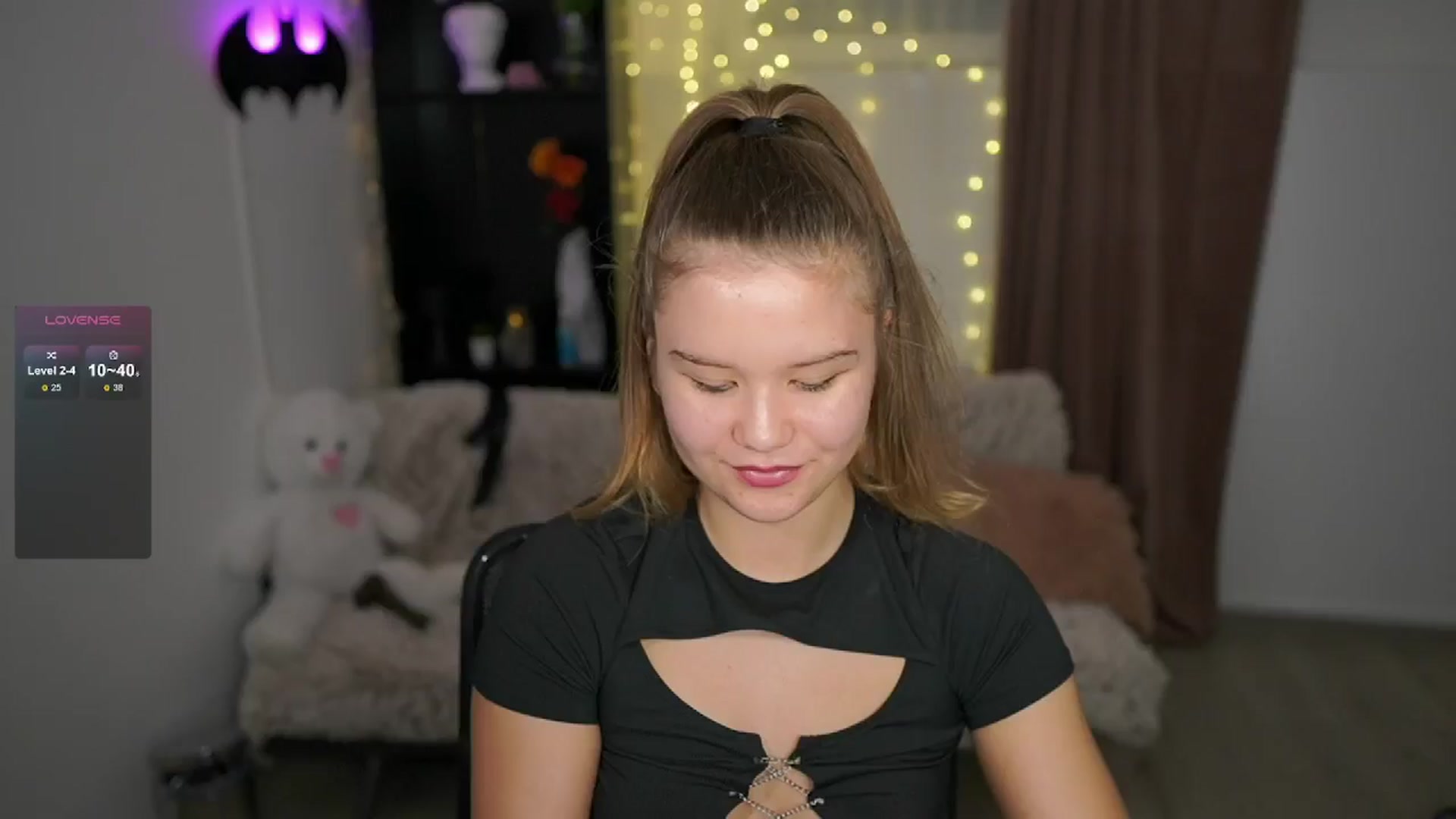 Gallery image thumbnail from Alaina__Fox's myfreecams stream on, 05/22/2024, 14:34 image 3 of 20
