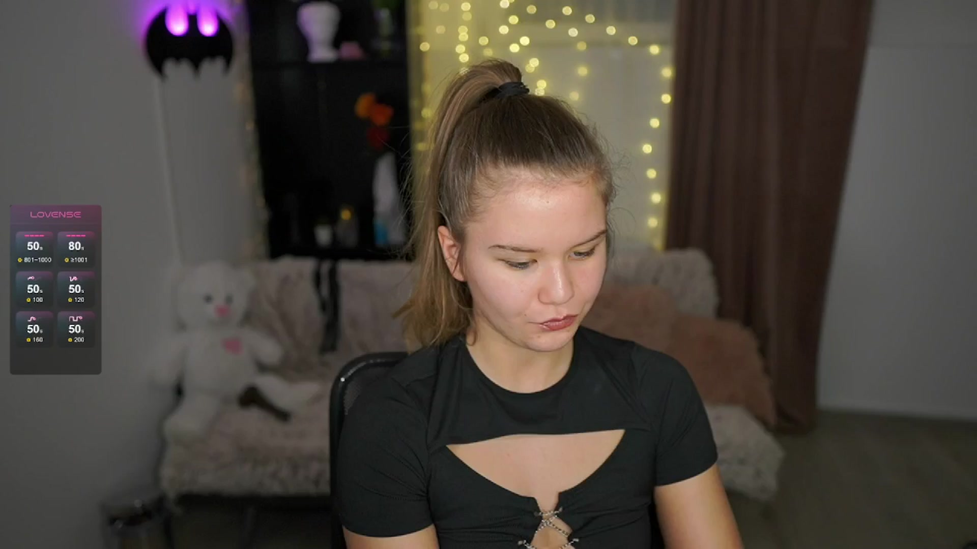 Gallery image thumbnail from Alaina__Fox's myfreecams stream on, 05/22/2024, 14:34 image 13 of 20